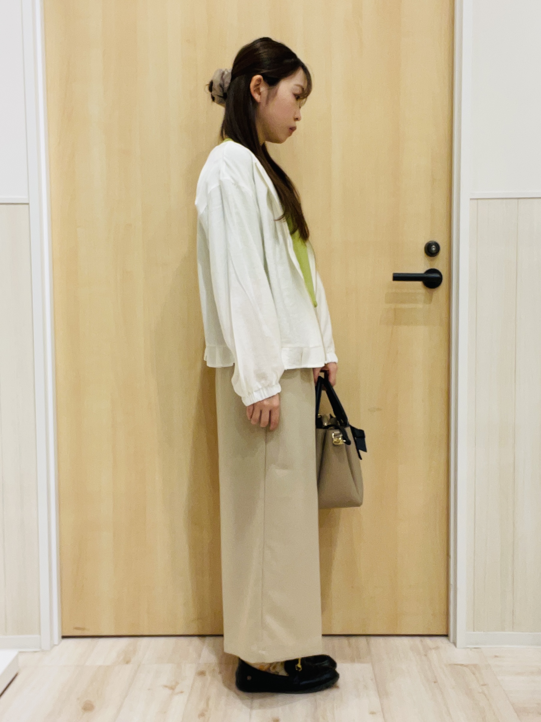 minamiさんの「SHOO･LA･RUE｜【毎日洗える/S-LL/UV】上半身すっきり 二の腕見せない5分袖ニット」を使ったコーディネート