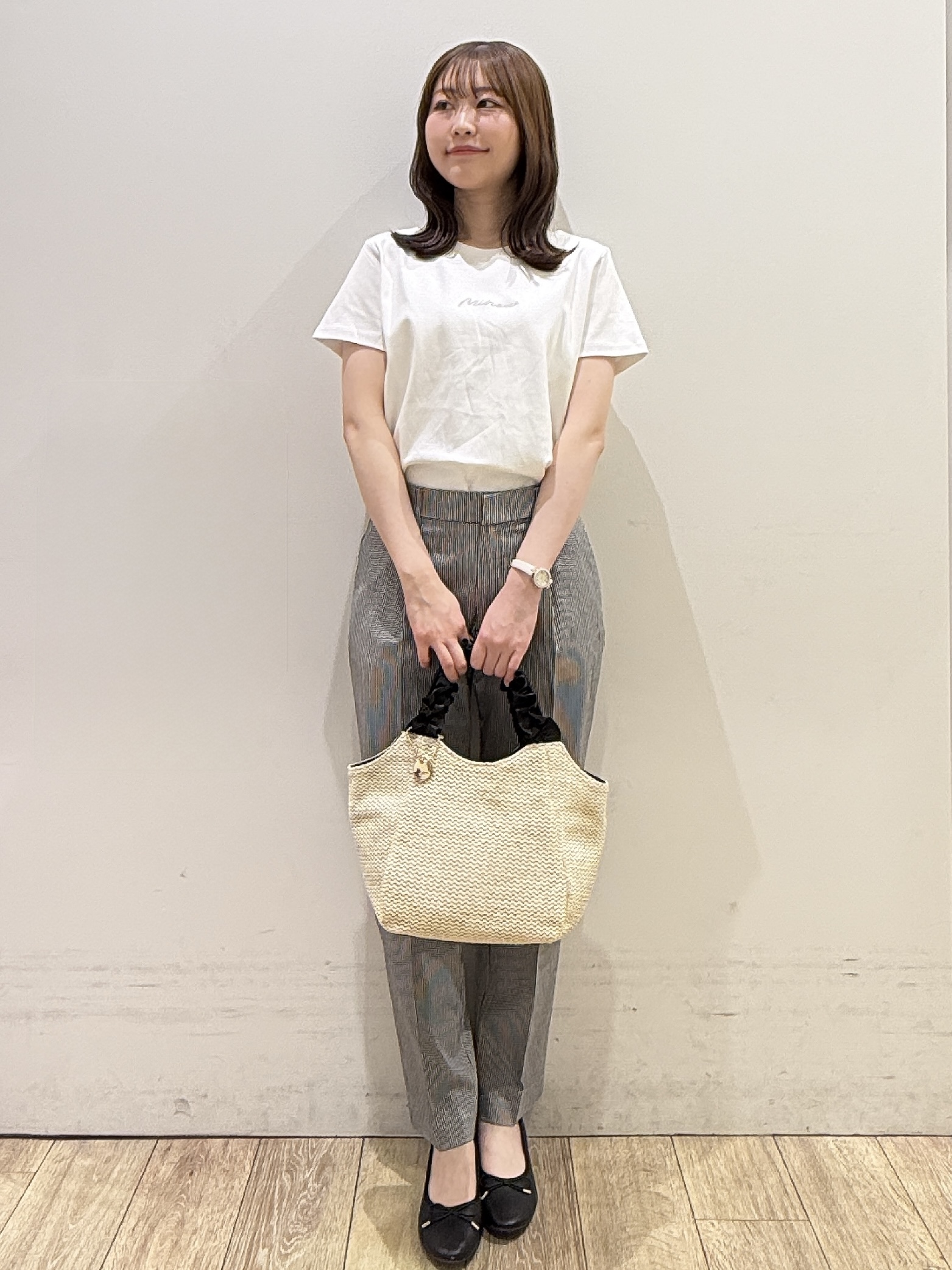 MOMOさんの「index｜【UVケア／接触冷感】フロントロゴ刺繍Tシャツ《洗濯機OK／S-3L／7col》」を使ったコーディネート