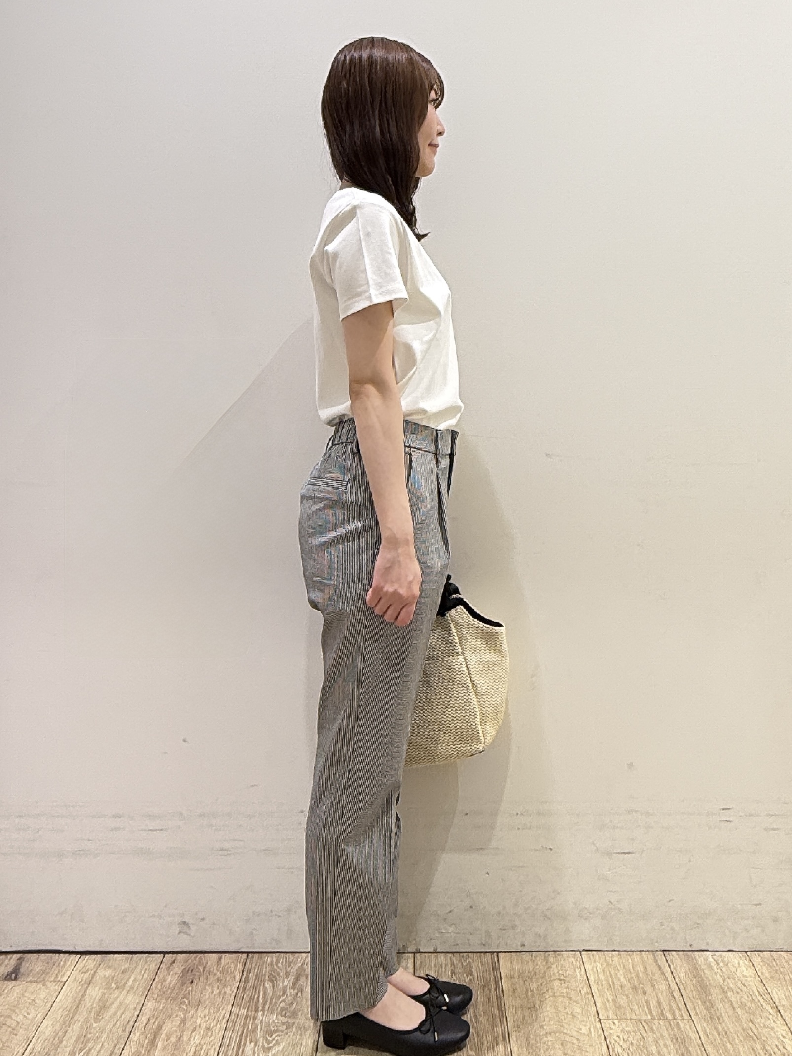 MOMOさんの「index｜【UVケア／接触冷感】フロントロゴ刺繍Tシャツ《洗濯機OK／S-3L／7col》」を使ったコーディネート