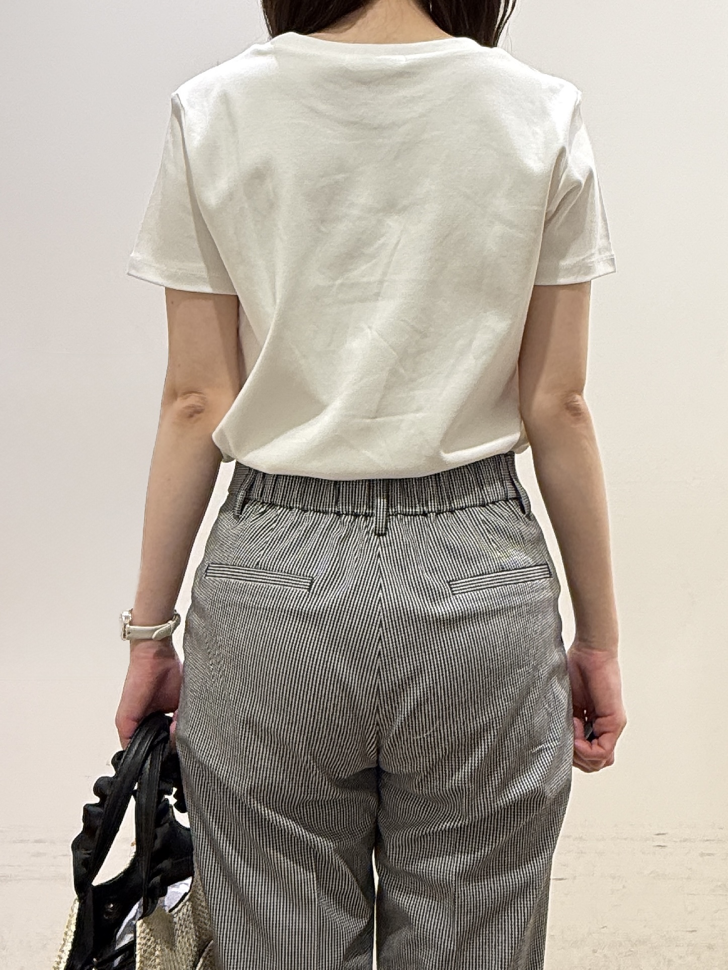 MOMOさんの「index｜【UVケア／接触冷感】フロントロゴ刺繍Tシャツ《洗濯機OK／S-3L／7col》」を使ったコーディネート