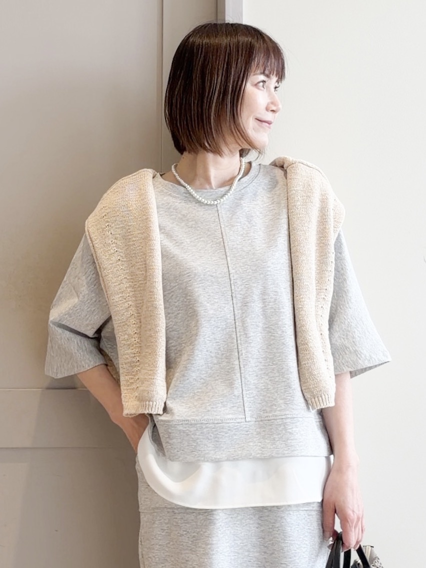 yamakoさんの「grove｜【貴島明日香さん着用・大人のリラックススタイル】テープヤーン ボートネックニット」を使ったコーディネート