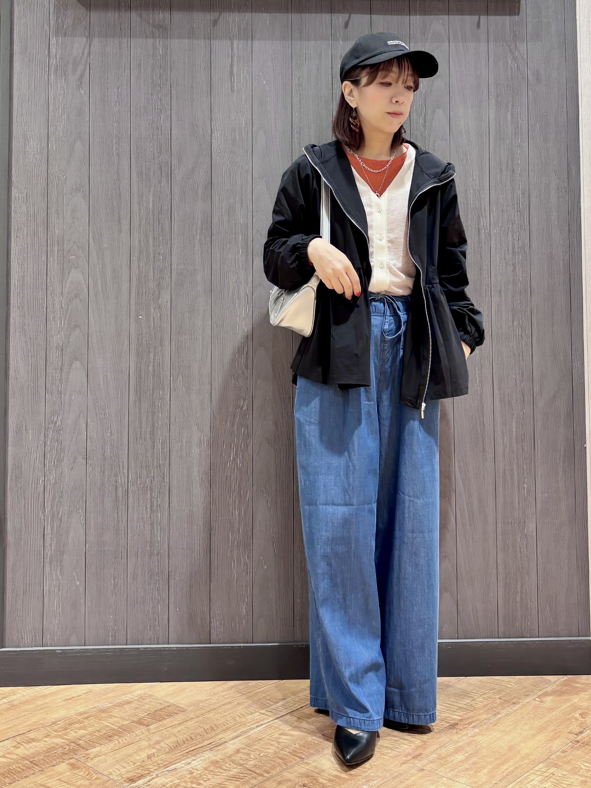 meiさんの「SHOO･LA･RUE｜【S-LL/体型カバー】日焼け対策にも女性らしさを UVカットペプラムパーカ」を使ったコーディネート