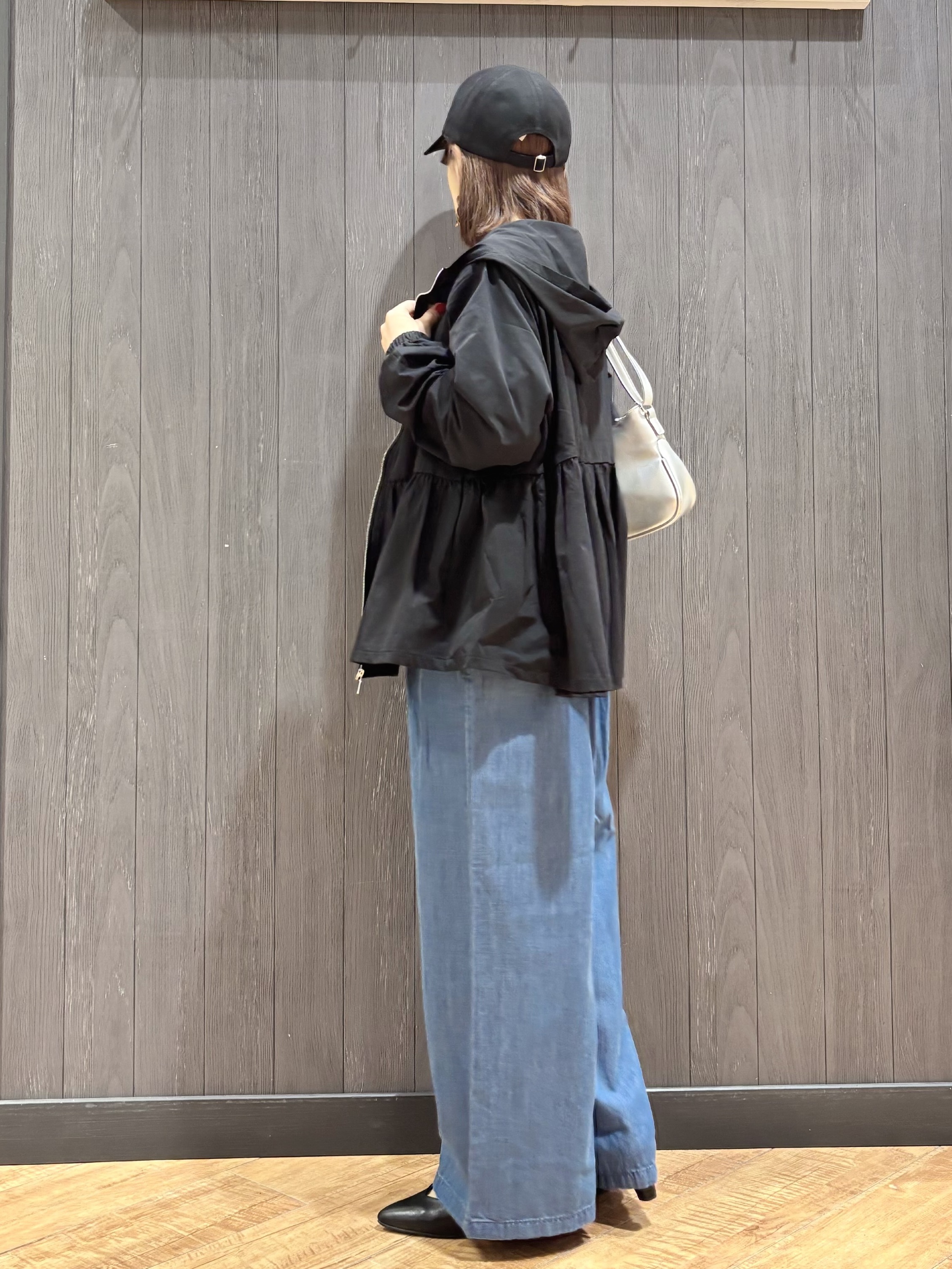 meiさんの「SHOO･LA･RUE｜【S-LL/体型カバー】日焼け対策にも女性らしさを UVカットペプラムパーカ」を使ったコーディネート