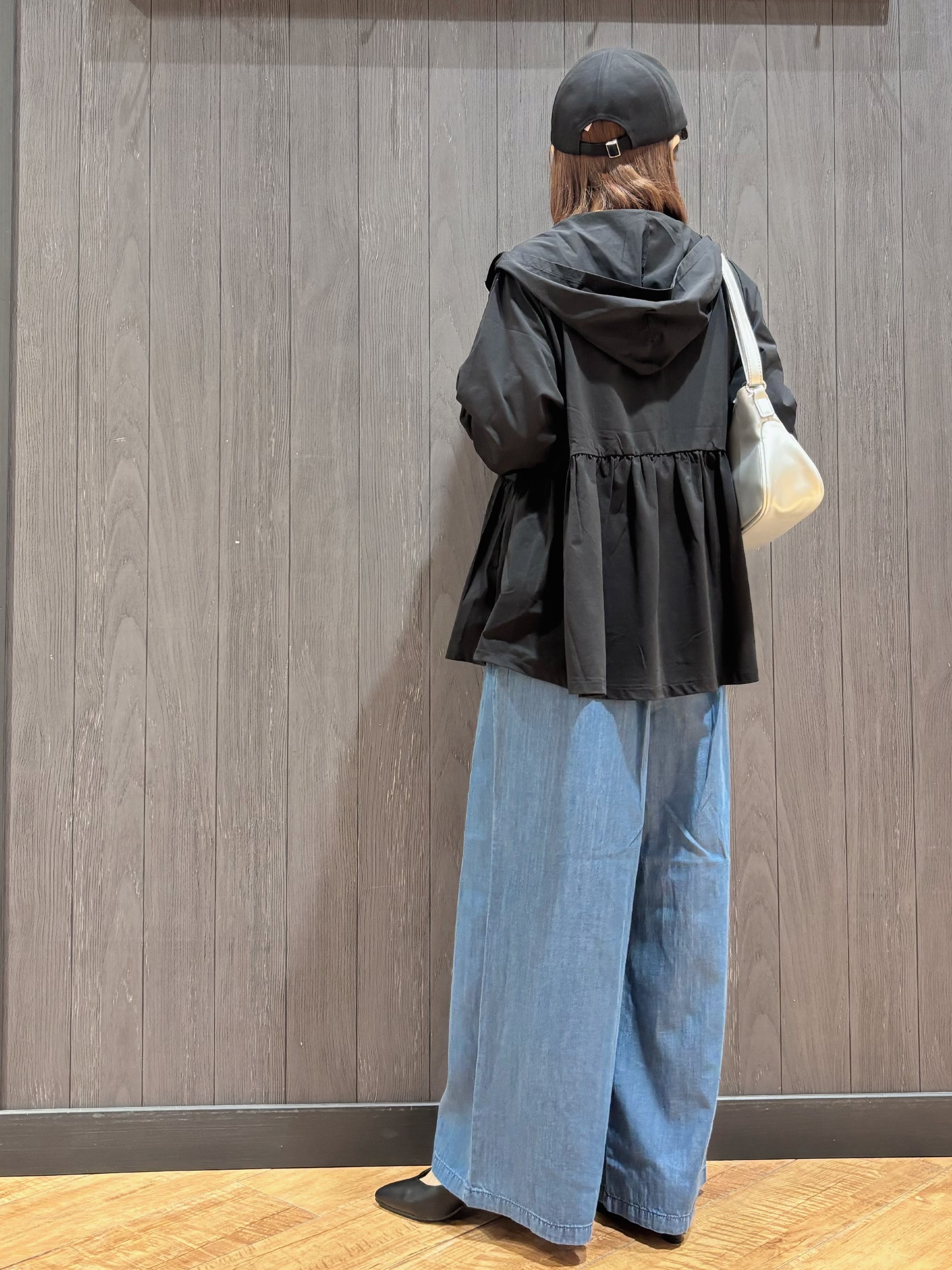 meiさんの「SHOO･LA･RUE｜【S-LL/体型カバー】日焼け対策にも女性らしさを UVカットペプラムパーカ」を使ったコーディネート