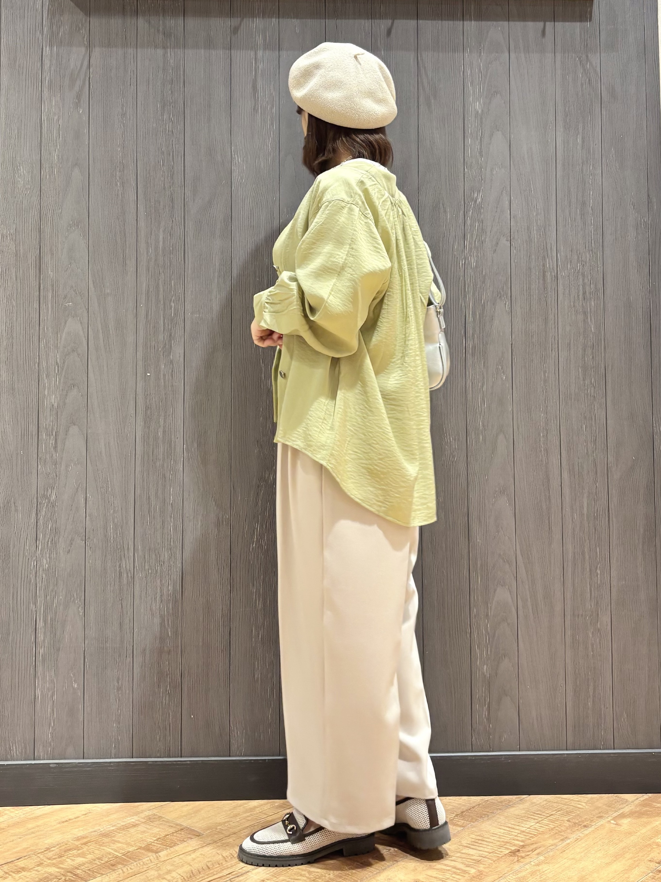 meiさんの「SHOO･LA･RUE｜【S-LL/体型カバー/Aライン】身体のラインを拾いにくい シアーシャツカーディガン」を使ったコーディネート
