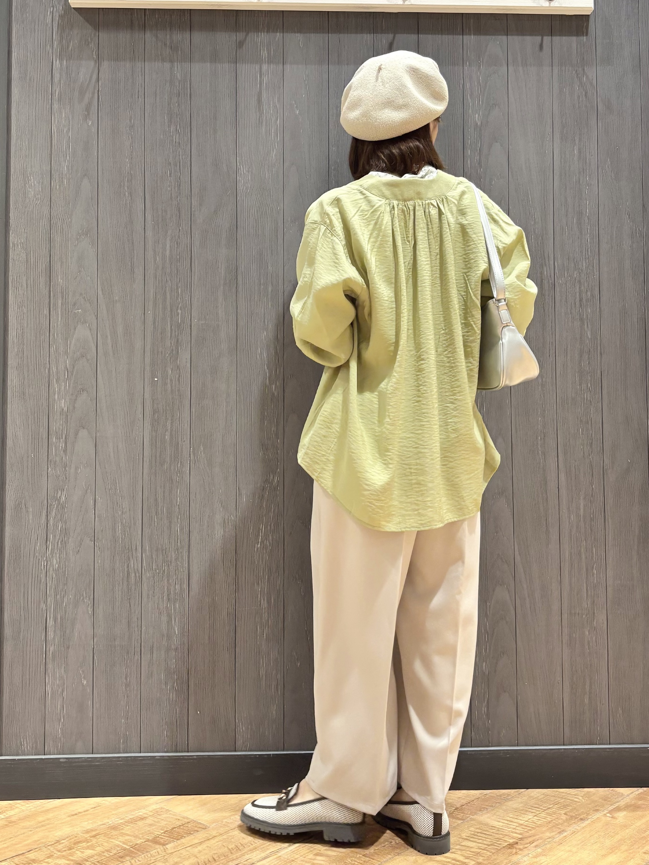 meiさんの「SHOO･LA･RUE｜【S-LL/体型カバー/Aライン】身体のラインを拾いにくい シアーシャツカーディガン」を使ったコーディネート