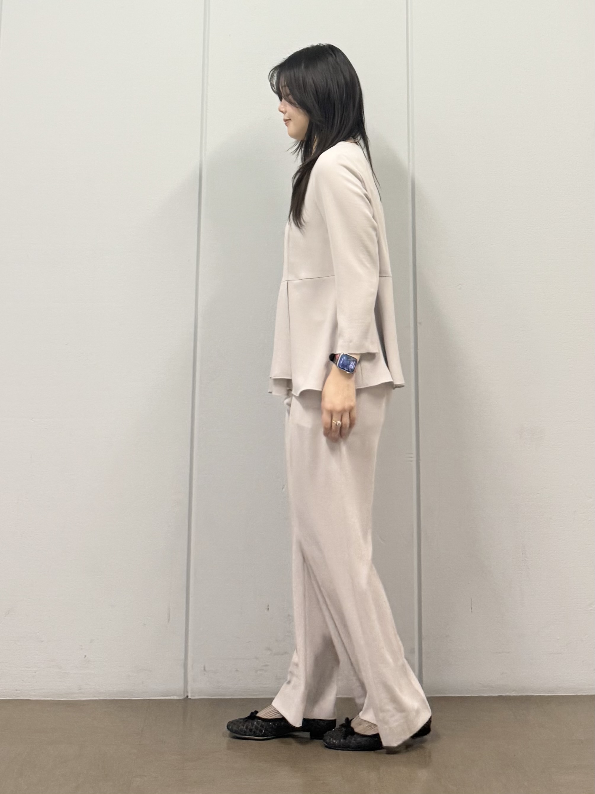 mizukiさんの「INDIVI｜【洗える／シアーラメ】ブルゾン風ジップアップニットカーディガン」を使ったコーディネート