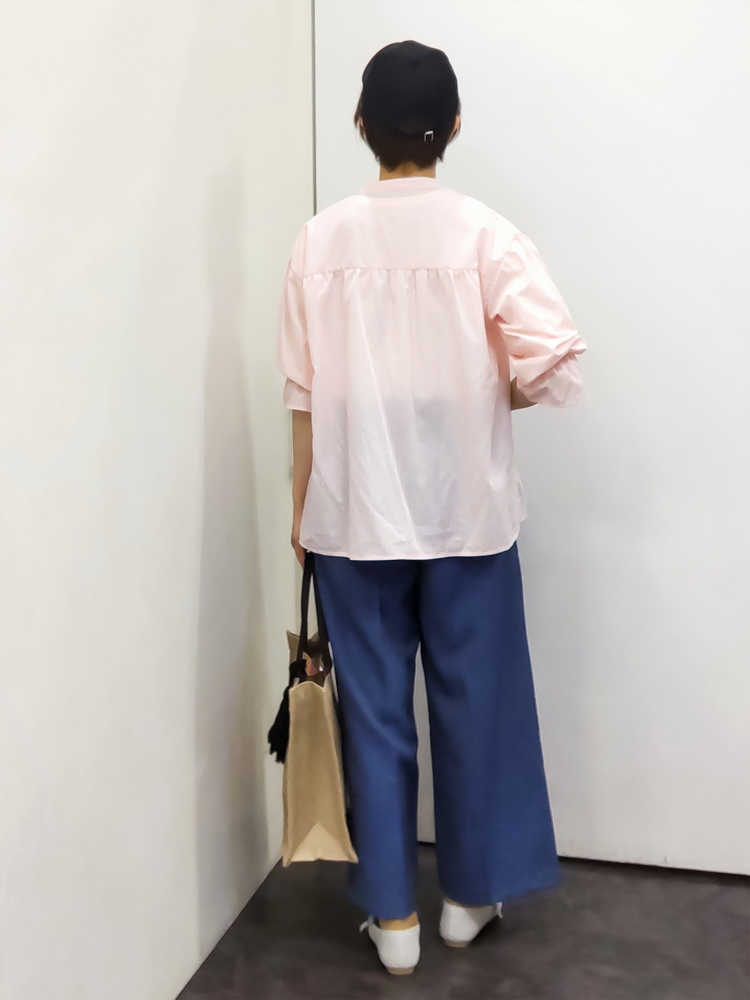 やまちゃんさんの「grove｜【イージーケア】麻混スタンドギャザーシャツ」を使ったコーディネート