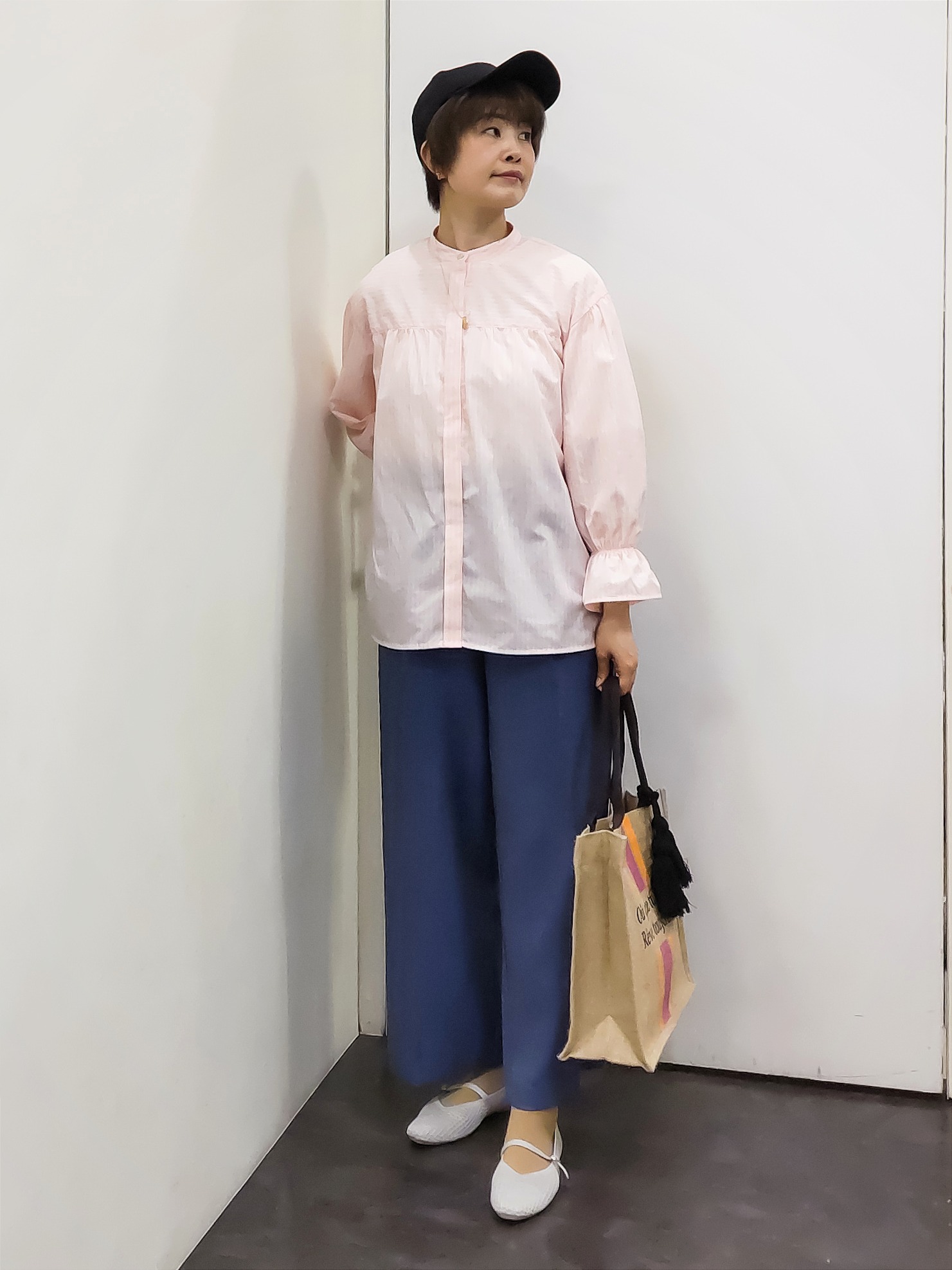 やまちゃんさんの「grove｜【イージーケア】麻混スタンドギャザーシャツ」を使ったコーディネート