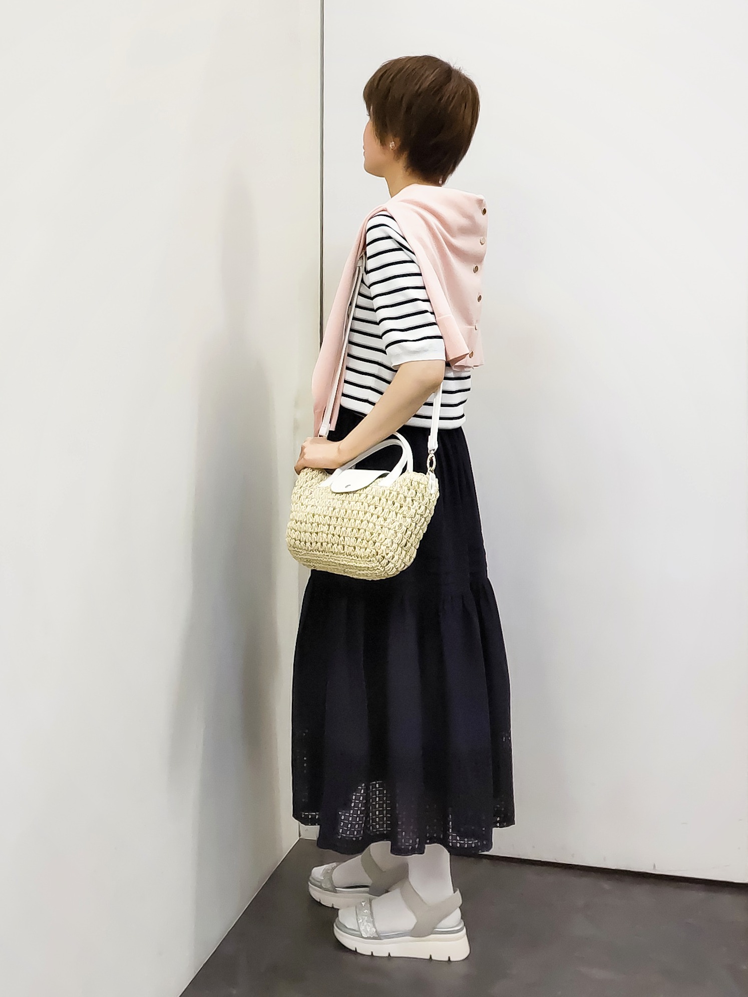 やまちゃんさんの「grove｜【UVカット/洗濯機で洗える】メタルボタンクルーネックカーディガン」を使ったコーディネート