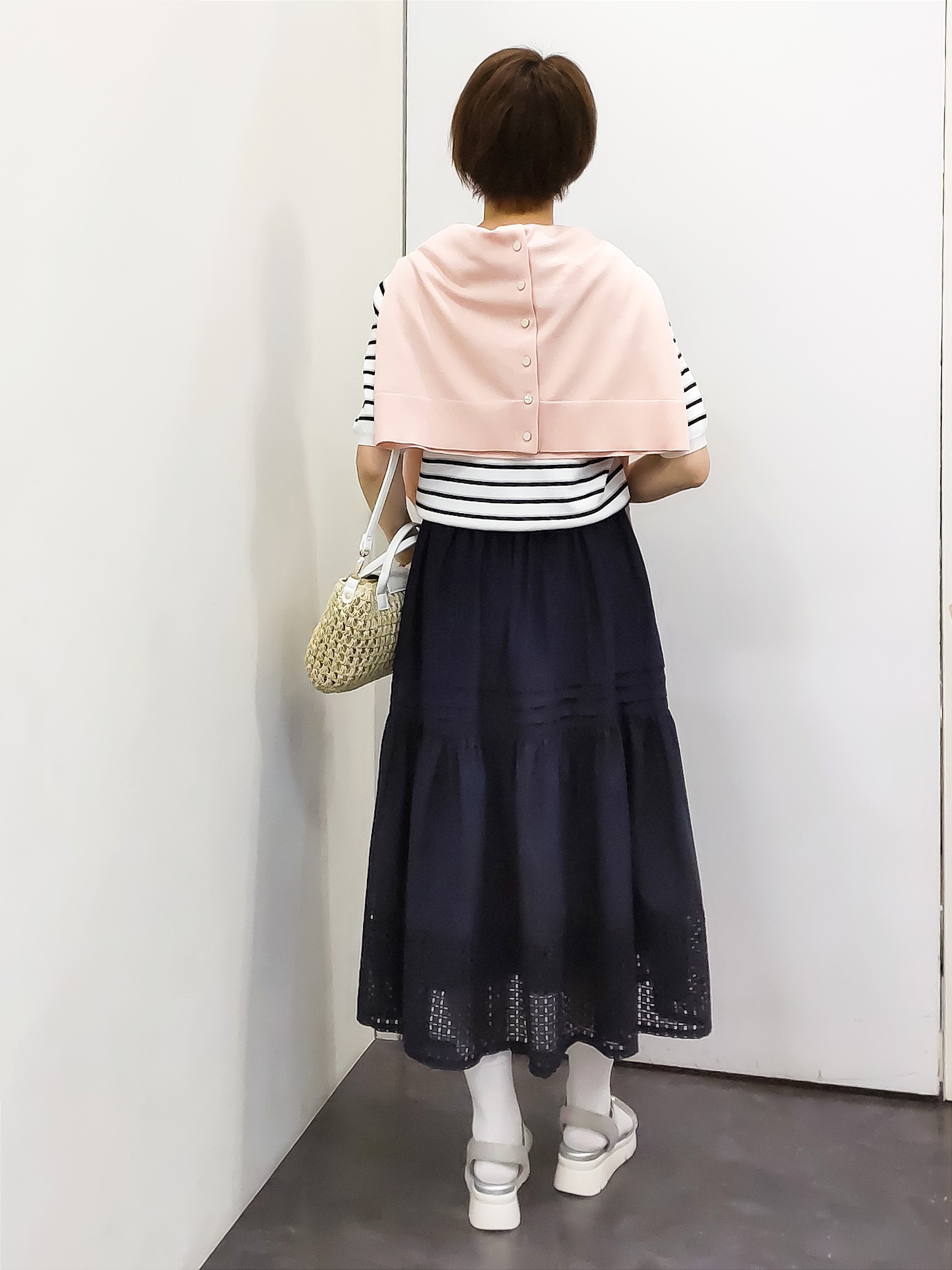 やまちゃんさんの「grove｜【UVカット/洗濯機で洗える】メタルボタンクルーネックカーディガン」を使ったコーディネート