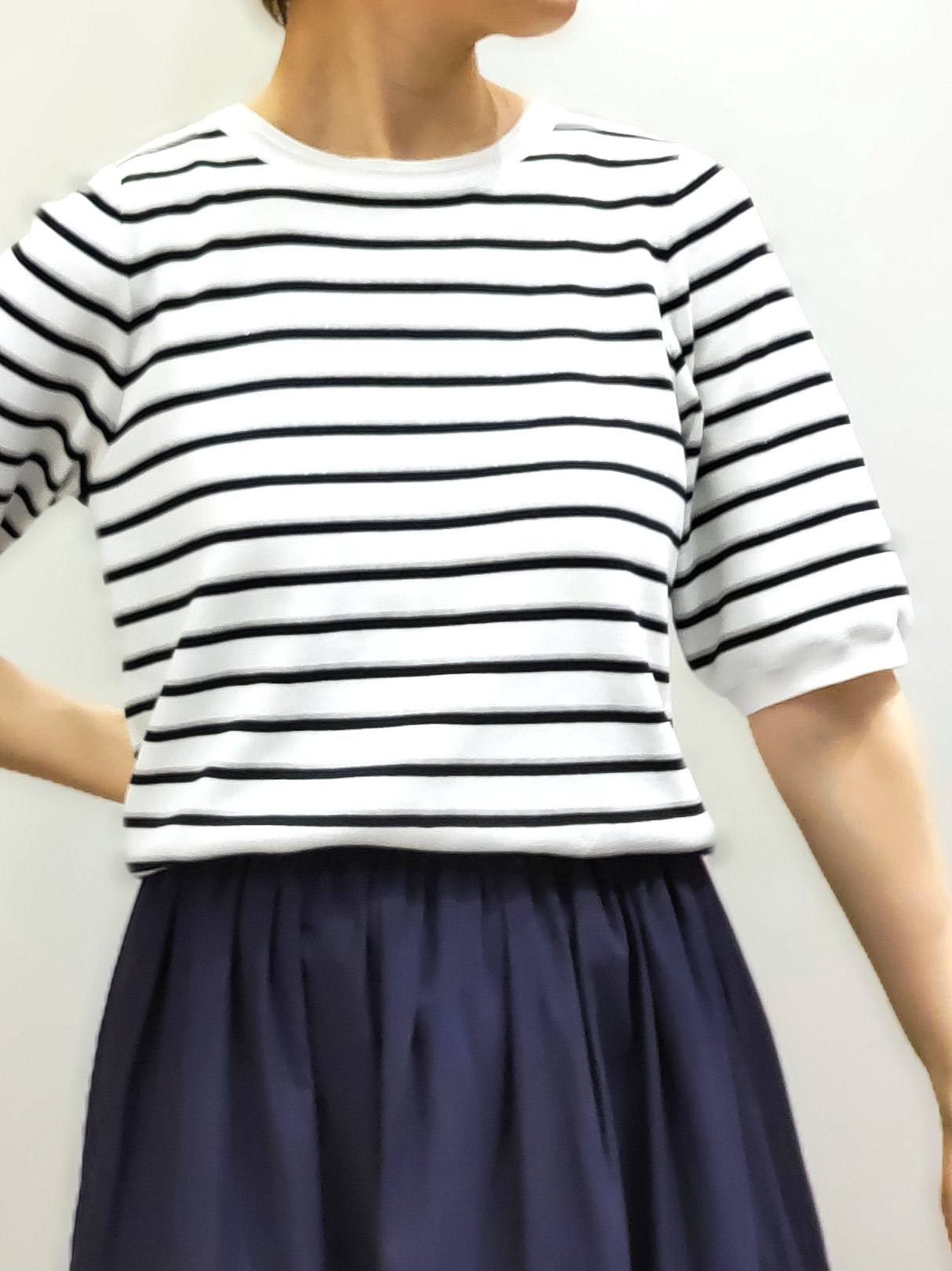 やまちゃんさんの「grove｜【UVカット/洗濯機で洗える】メタルボタンクルーネックカーディガン」を使ったコーディネート