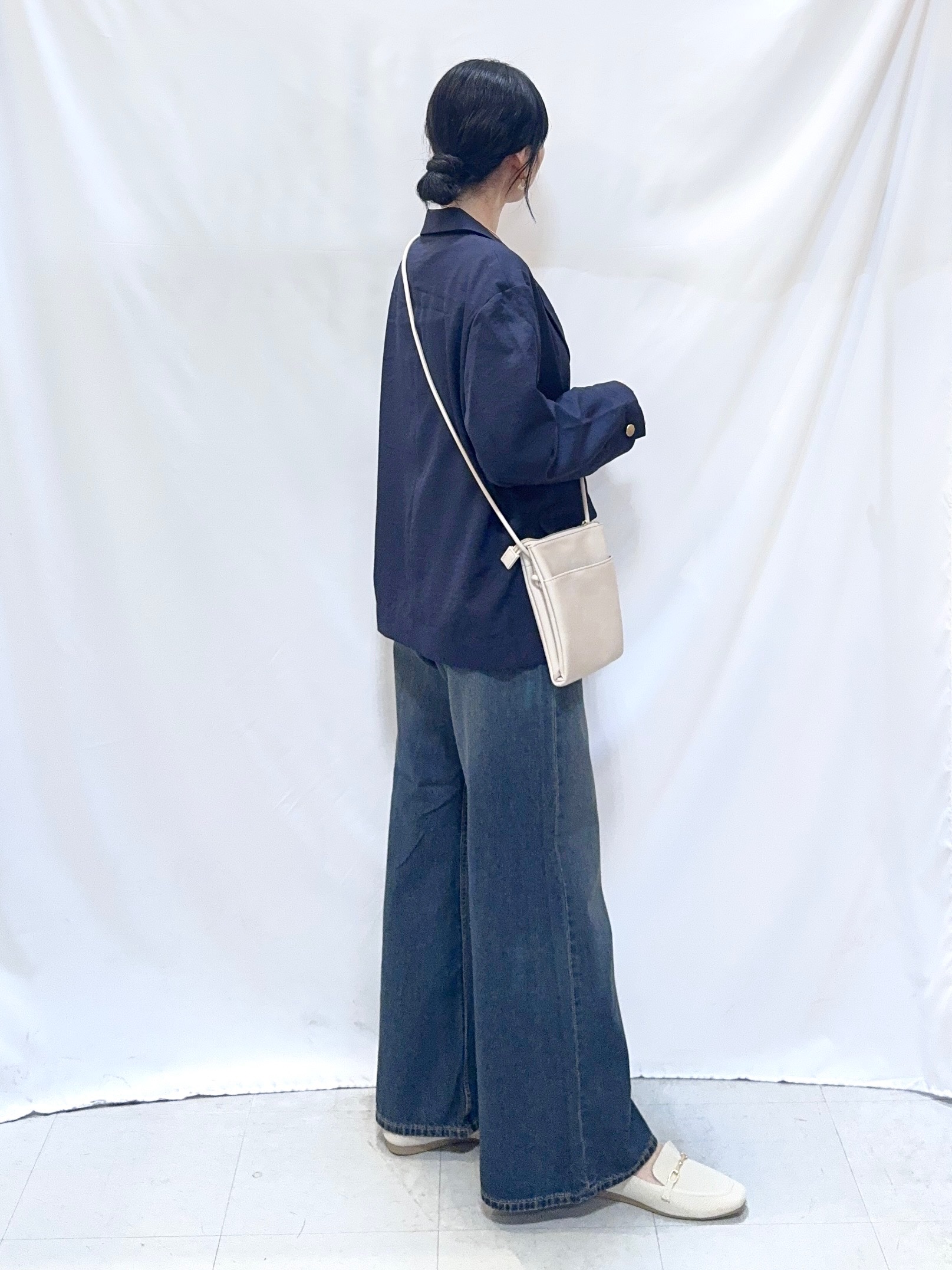 𝐇𝐢𝐫𝐨𝐦𝐢さんの「SHOO･LA･RUE｜【UV/抗菌防臭/洗濯機可】小さめロゴの大人スムースロンT」を使ったコーディネート