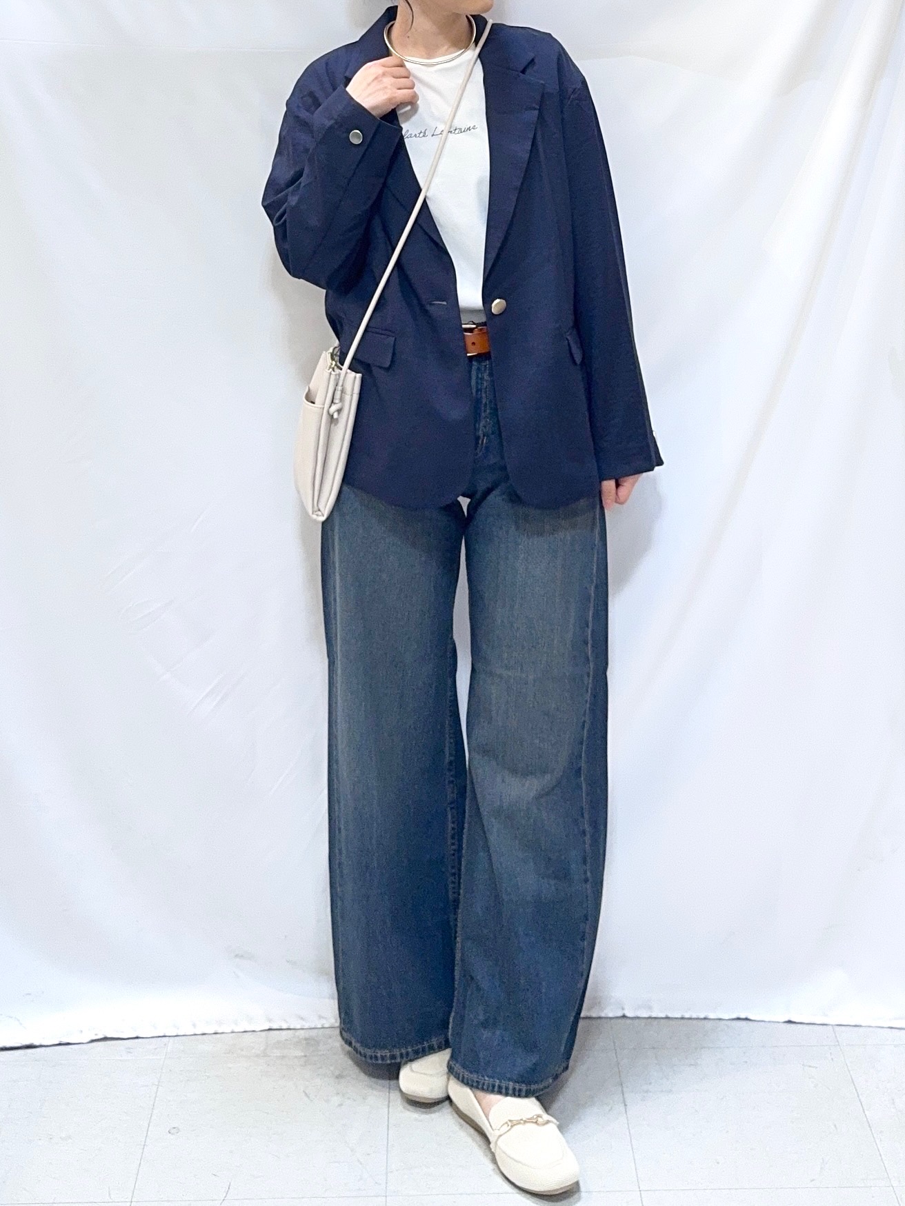 𝐇𝐢𝐫𝐨𝐦𝐢さんの「SHOO･LA･RUE｜【UV/抗菌防臭/洗濯機可】小さめロゴの大人スムースロンT」を使ったコーディネート