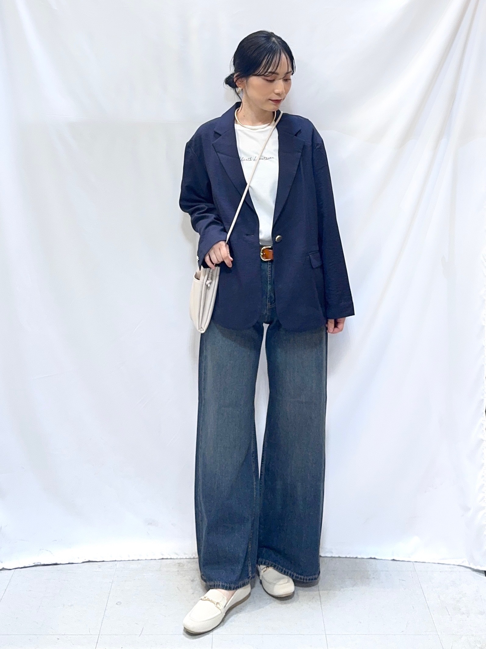 𝐇𝐢𝐫𝐨𝐦𝐢さんの「SHOO･LA･RUE｜【UV/抗菌防臭/洗濯機可】小さめロゴの大人スムースロンT」を使ったコーディネート