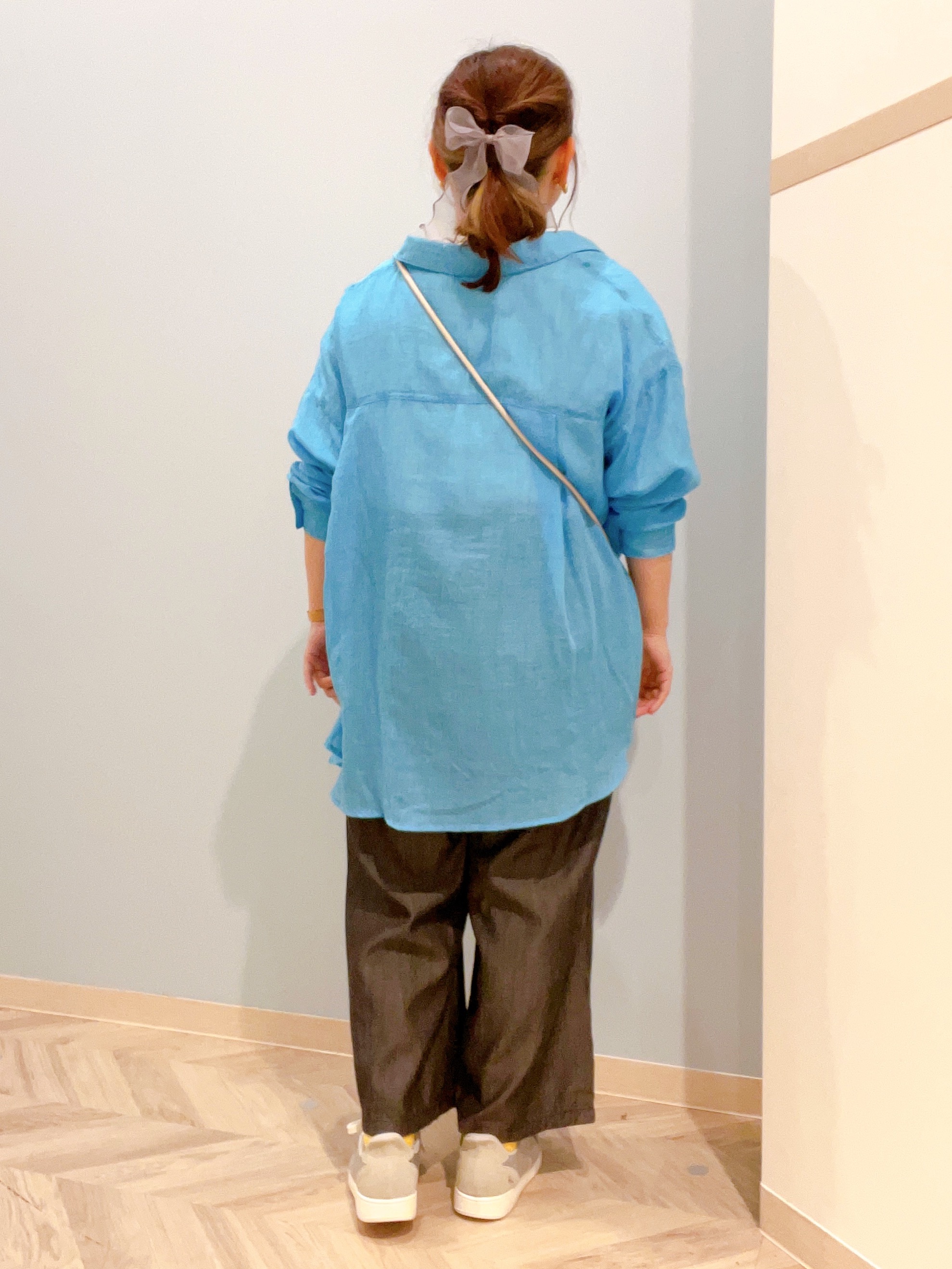 kitaさんの「SHOO･LA･RUE｜【体型カバー】ふんわり質感 やわらかこなれシアーシャツ」を使ったコーディネート