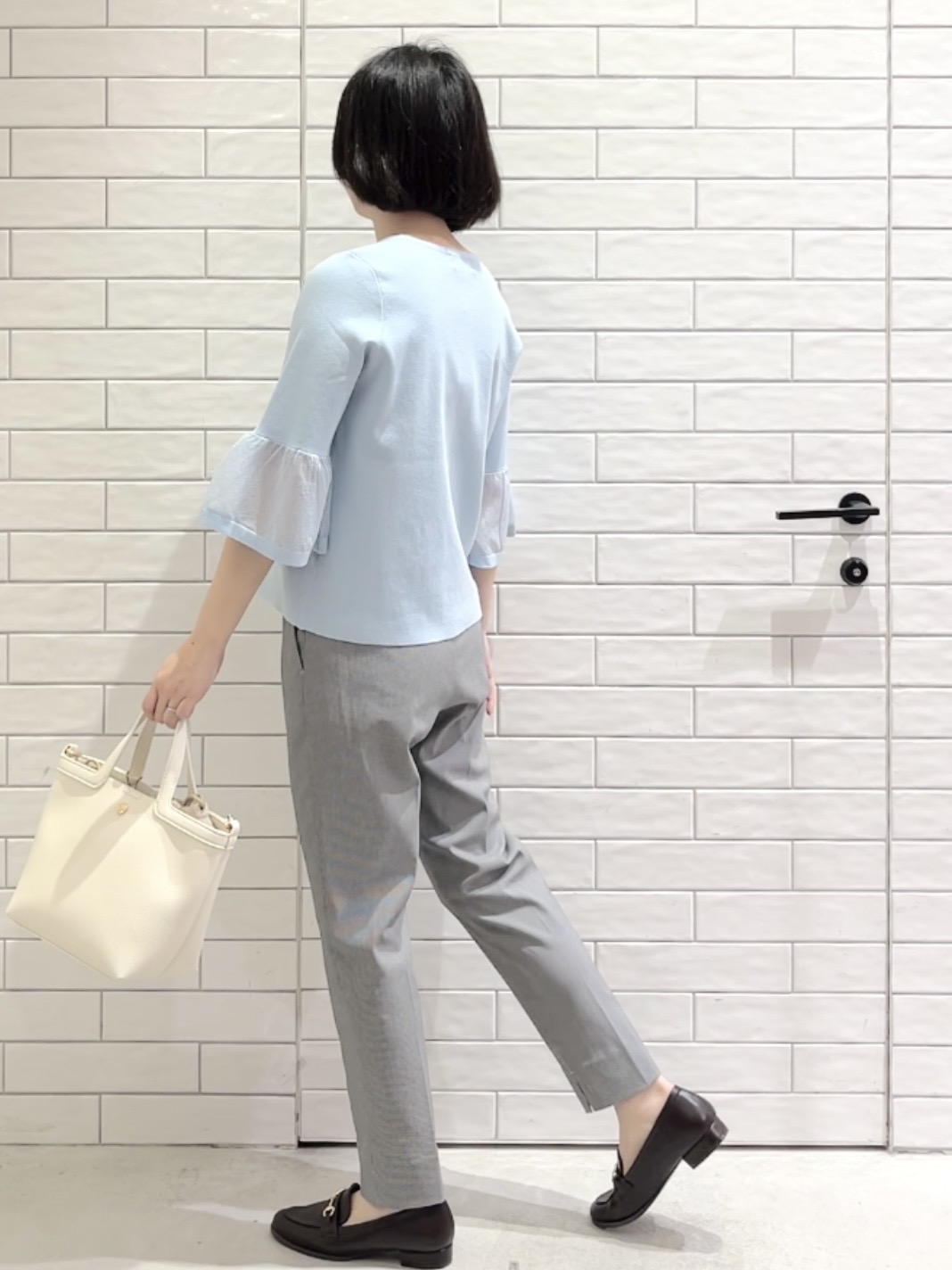 しおりさんの「OPAQUE.CLIP｜シアーフレアスリーブニット【洗濯機OK／抗ピル】」を使ったコーディネート