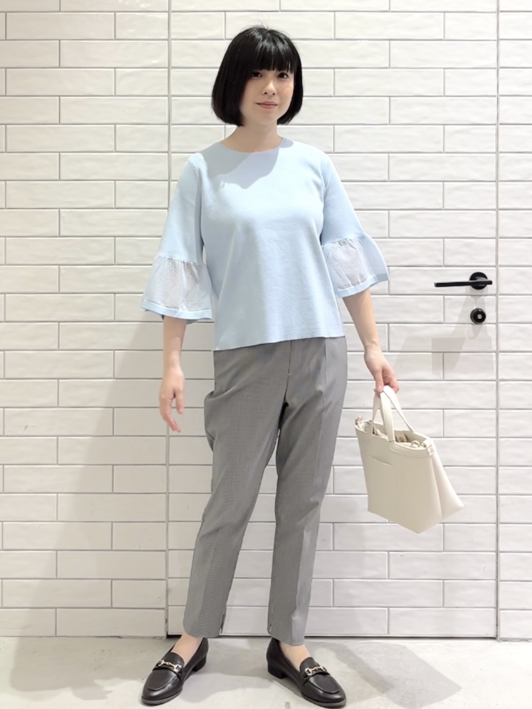 しおりさんの「OPAQUE.CLIP｜シアーフレアスリーブニット【洗濯機OK／抗ピル】」を使ったコーディネート