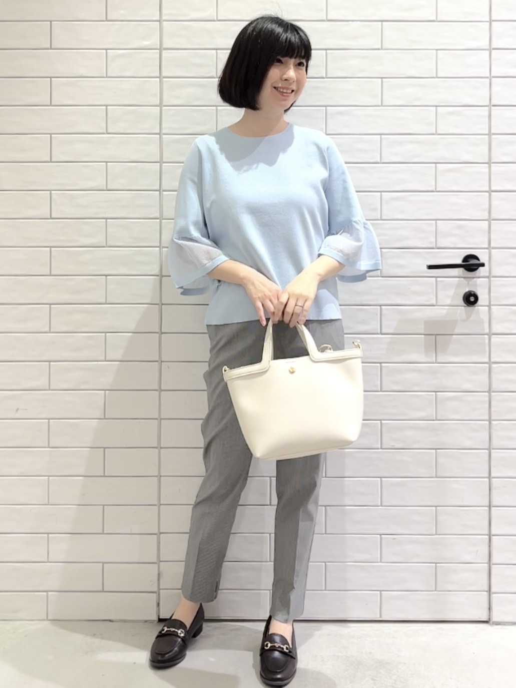 しおりさんの「OPAQUE.CLIP｜シアーフレアスリーブニット【洗濯機OK／抗ピル】」を使ったコーディネート