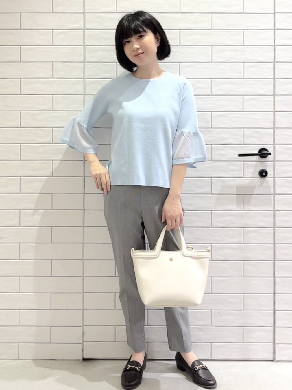 しおりさんの「OPAQUE.CLIP｜シアーフレアスリーブニット【洗濯機OK／抗ピル】」を使ったコーディネート