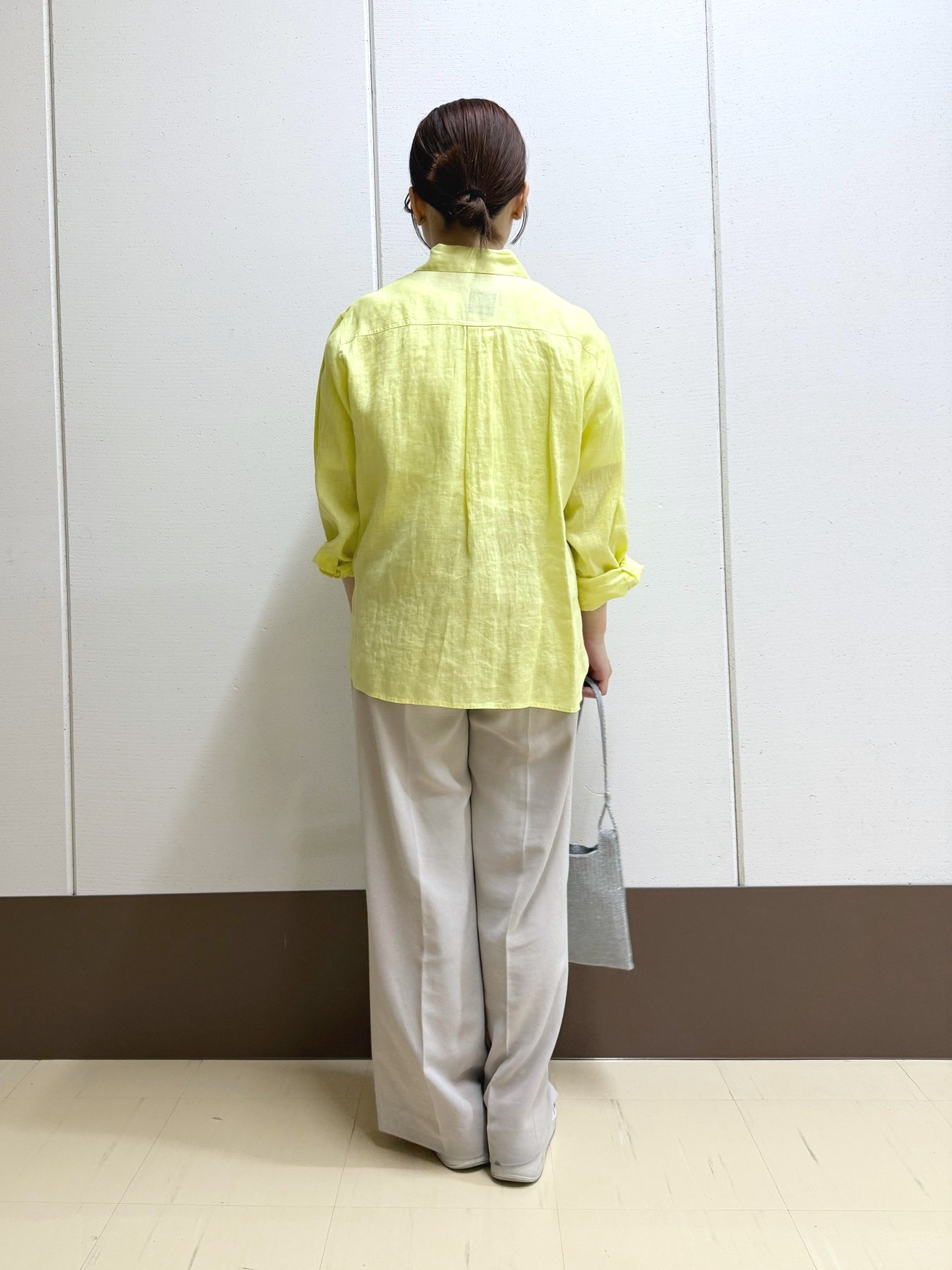 Rikoさんの「INDIVI｜【接触冷感／2WAY】カシュクールリネンシャツ」を使ったコーディネート