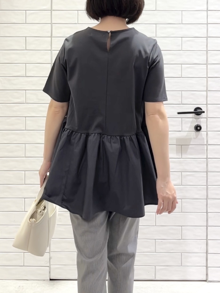 しおりさんの「OPAQUE.CLIP｜ペプラムドッキングカットソー【洗濯機OK】」を使ったコーディネート