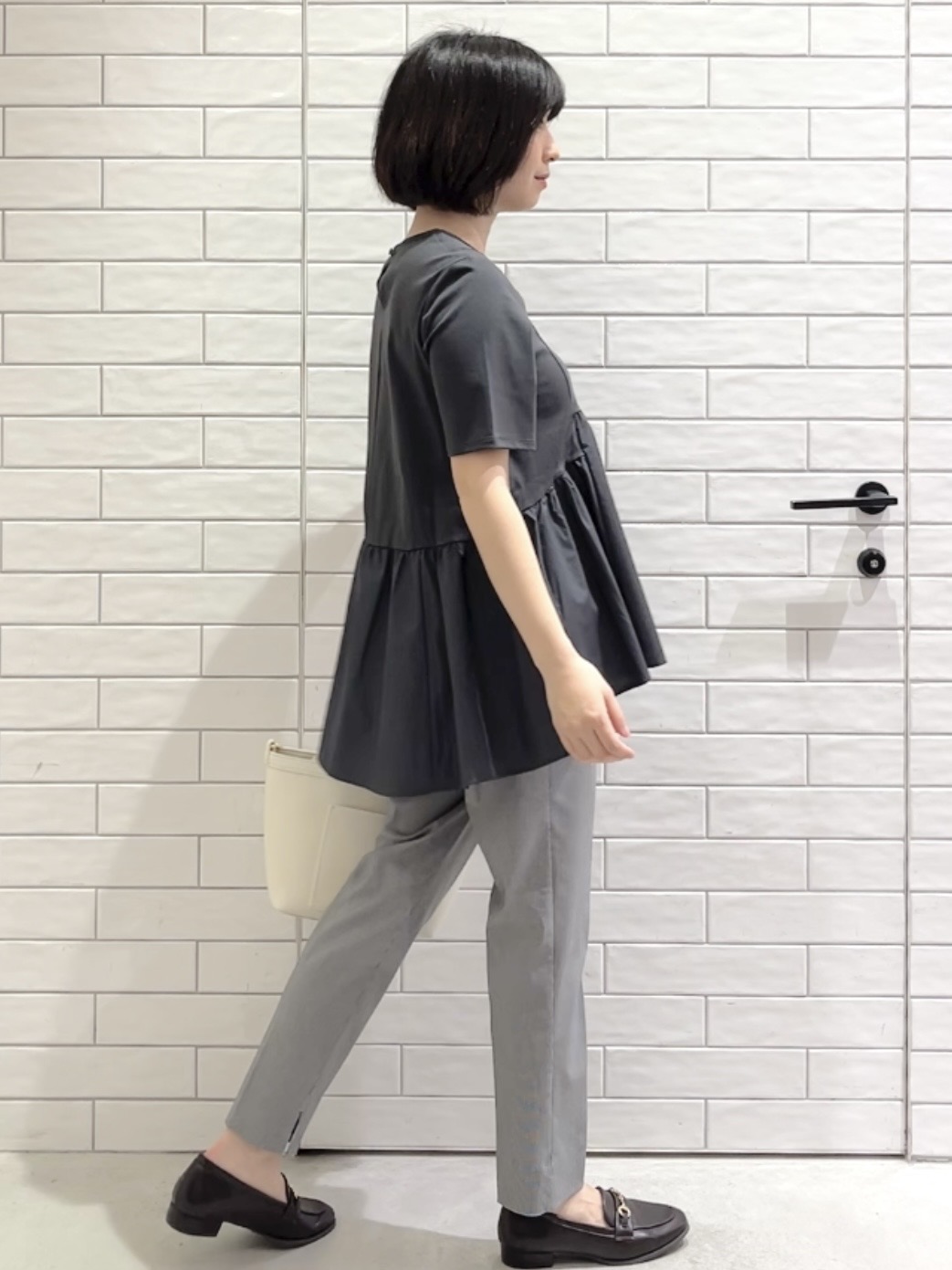しおりさんの「OPAQUE.CLIP｜ペプラムドッキングカットソー【洗濯機OK】」を使ったコーディネート