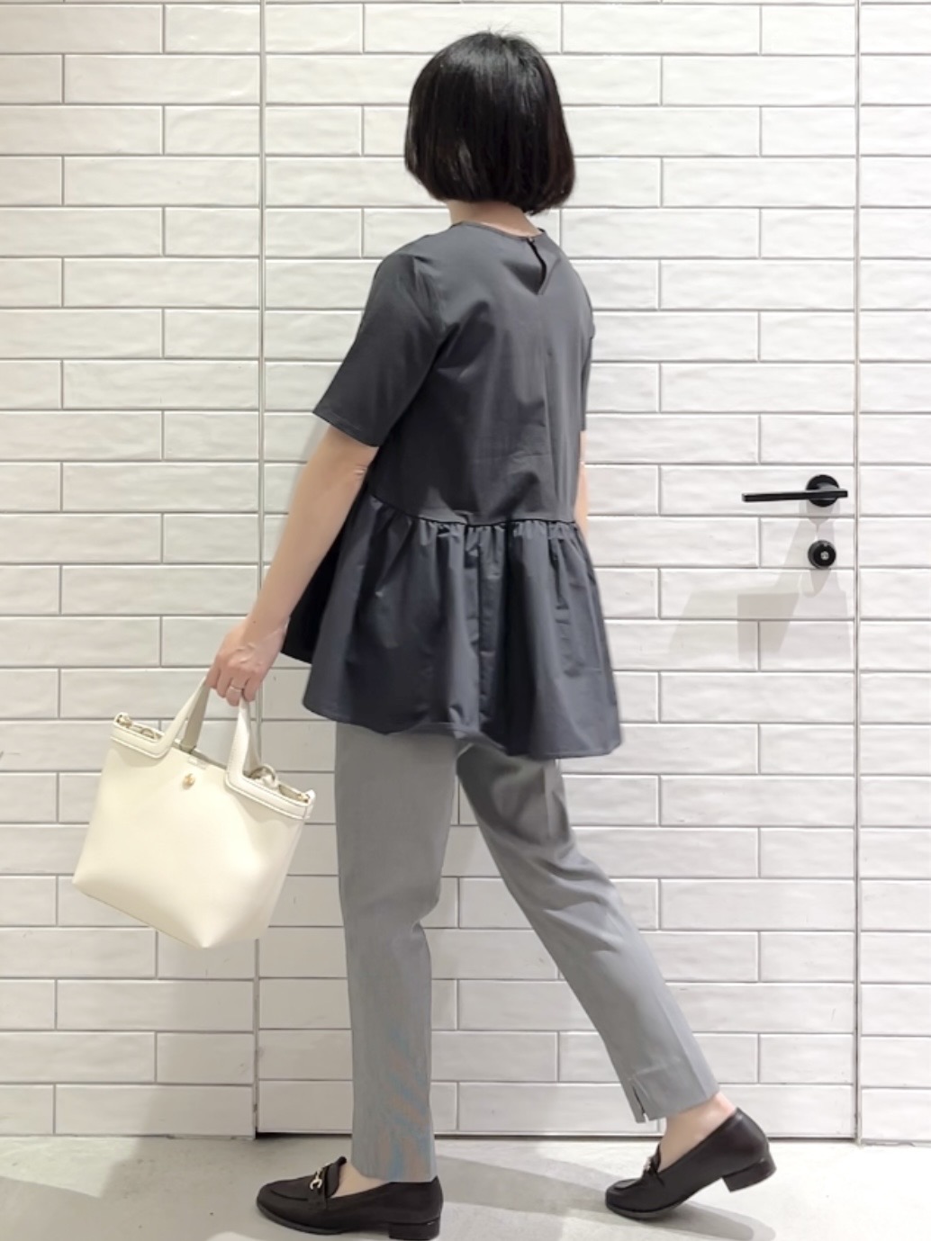 しおりさんの「OPAQUE.CLIP｜ペプラムドッキングカットソー【洗濯機OK】」を使ったコーディネート