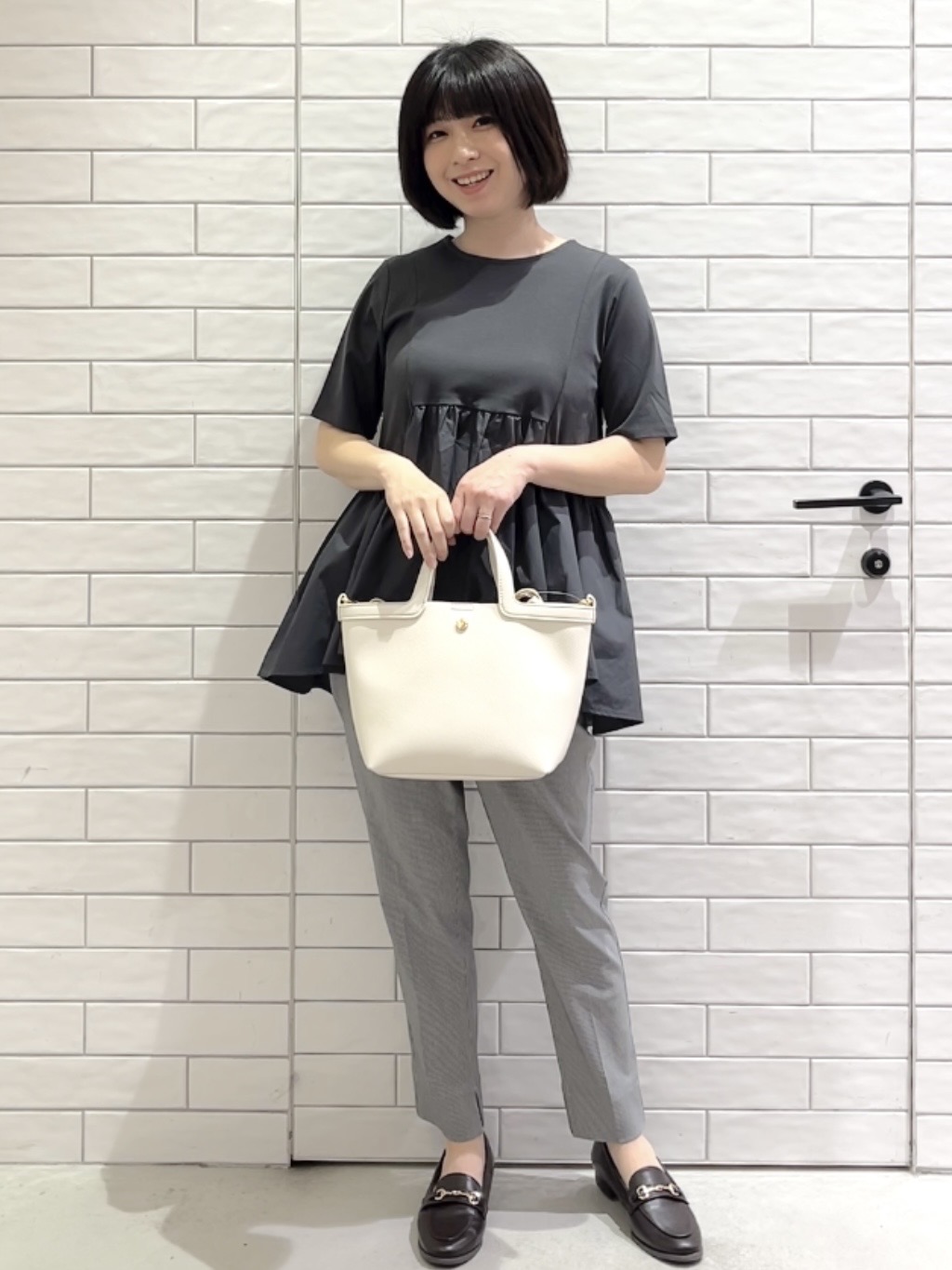 しおりさんの「OPAQUE.CLIP｜ペプラムドッキングカットソー【洗濯機OK】」を使ったコーディネート
