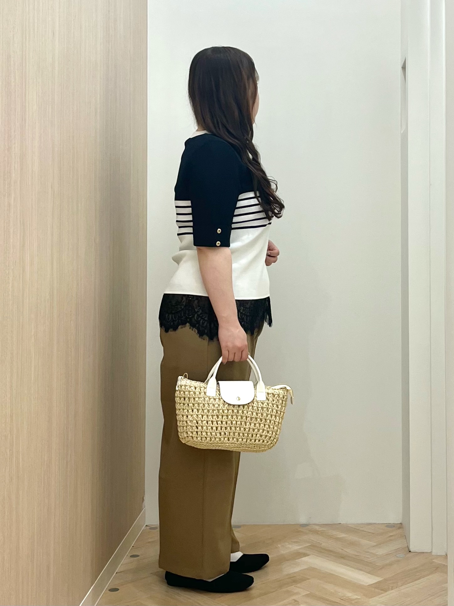 akariさんの「grove｜新色追加！【シリーズ累計36万枚/名品ニット】やわらかドライタッチ 袖メッシュ編みニット」を使ったコーディネート