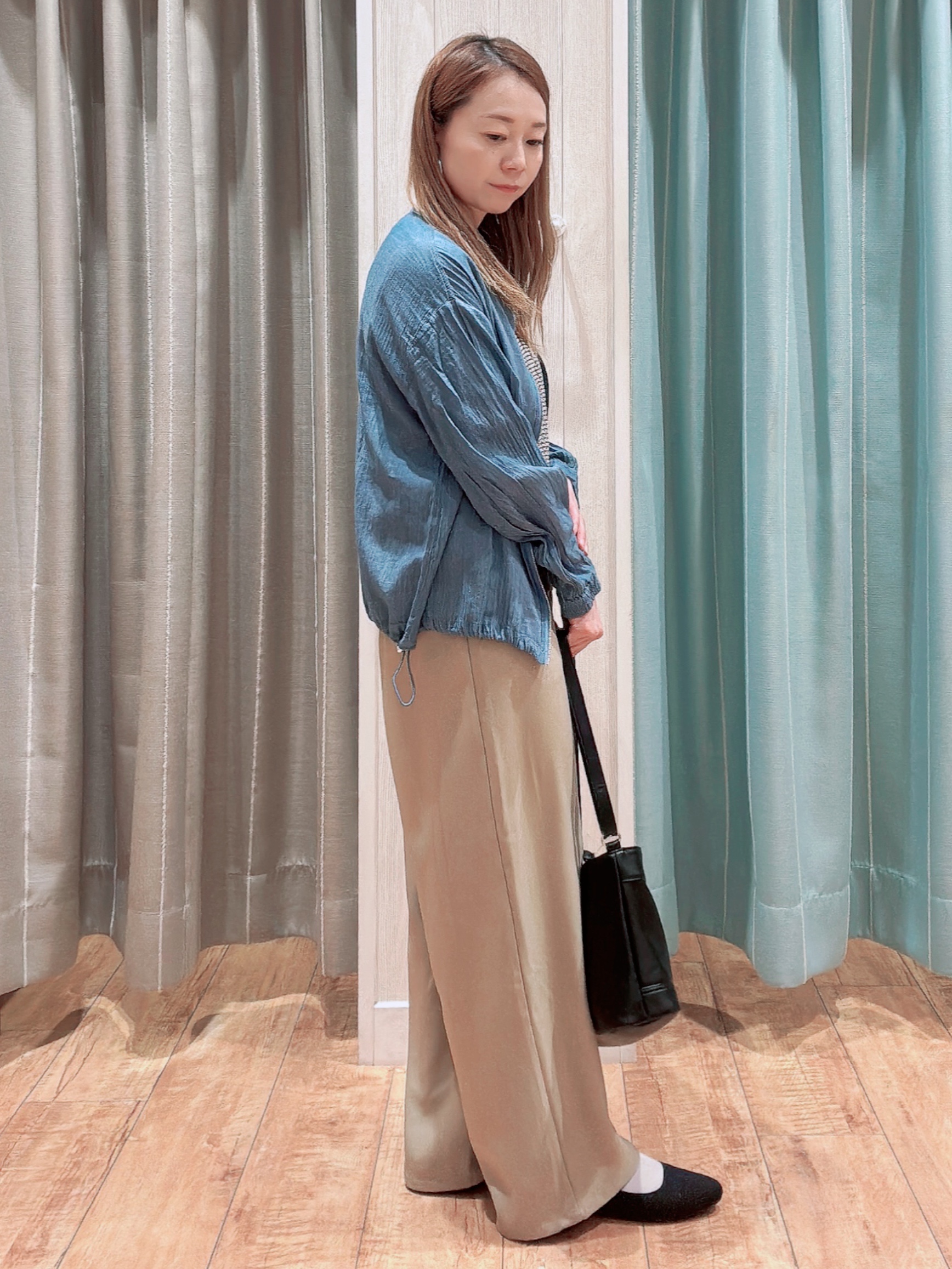 なみぞうさんの「SHOO･LA･RUE｜【高レビュー/S-LL】穿くだけすっきりシルエット サイドボタン付き デニム風ワイドパンツ」を使ったコーディネート