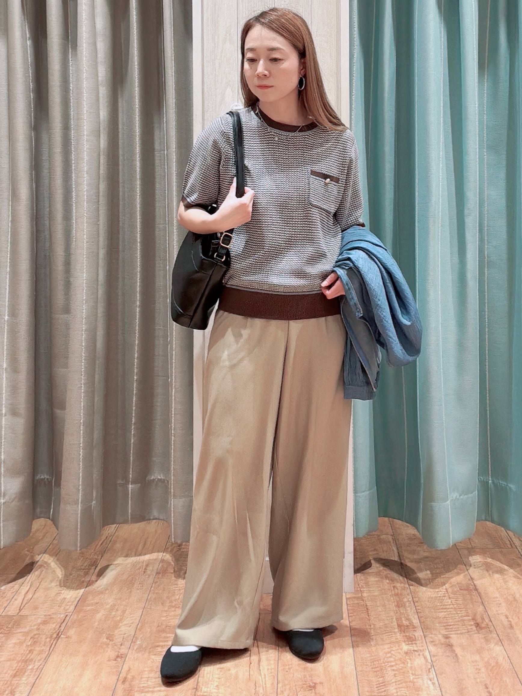なみぞうさんの「SHOO･LA･RUE｜【高レビュー/S-LL】穿くだけすっきりシルエット サイドボタン付き デニム風ワイドパンツ」を使ったコーディネート