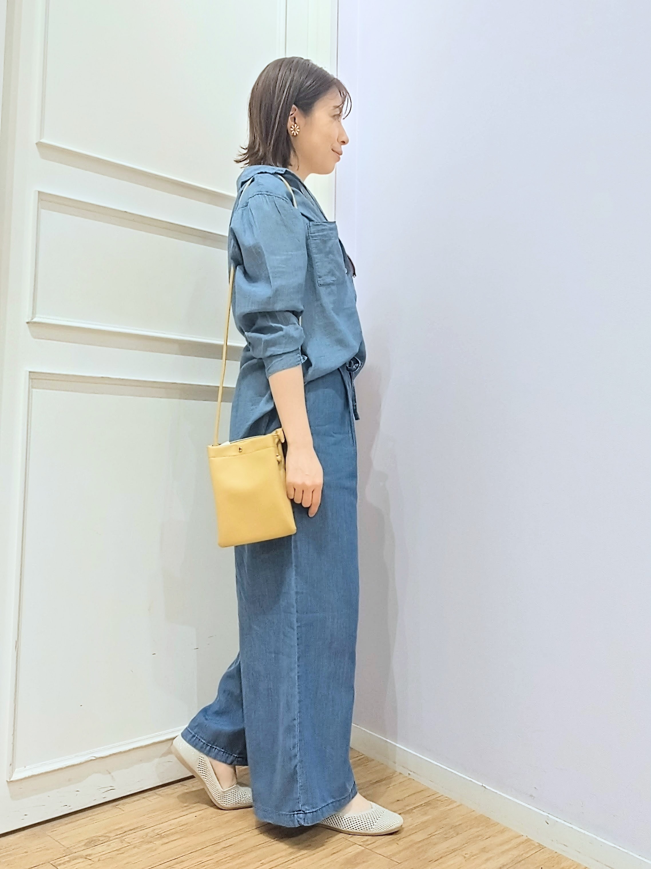 miomioさんの「SHOO･LA･RUE｜【着丈選べる】ウエストリボン デニムイージーワイドパンツ」を使ったコーディネート