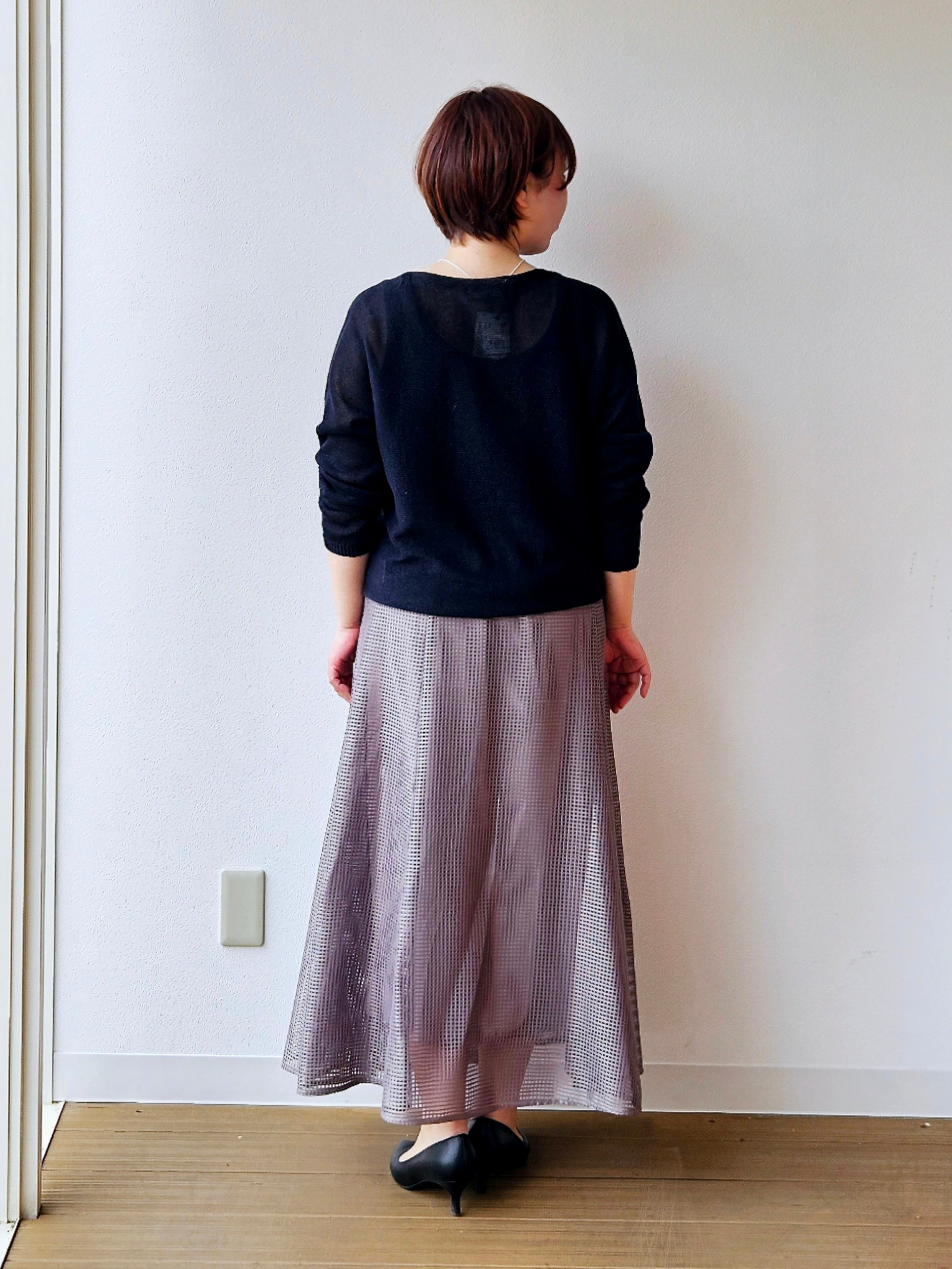 やじまさんの「UNTITLED｜【8色展開/程よい透け感】ドライタッチボートネックニット」を使ったコーディネート