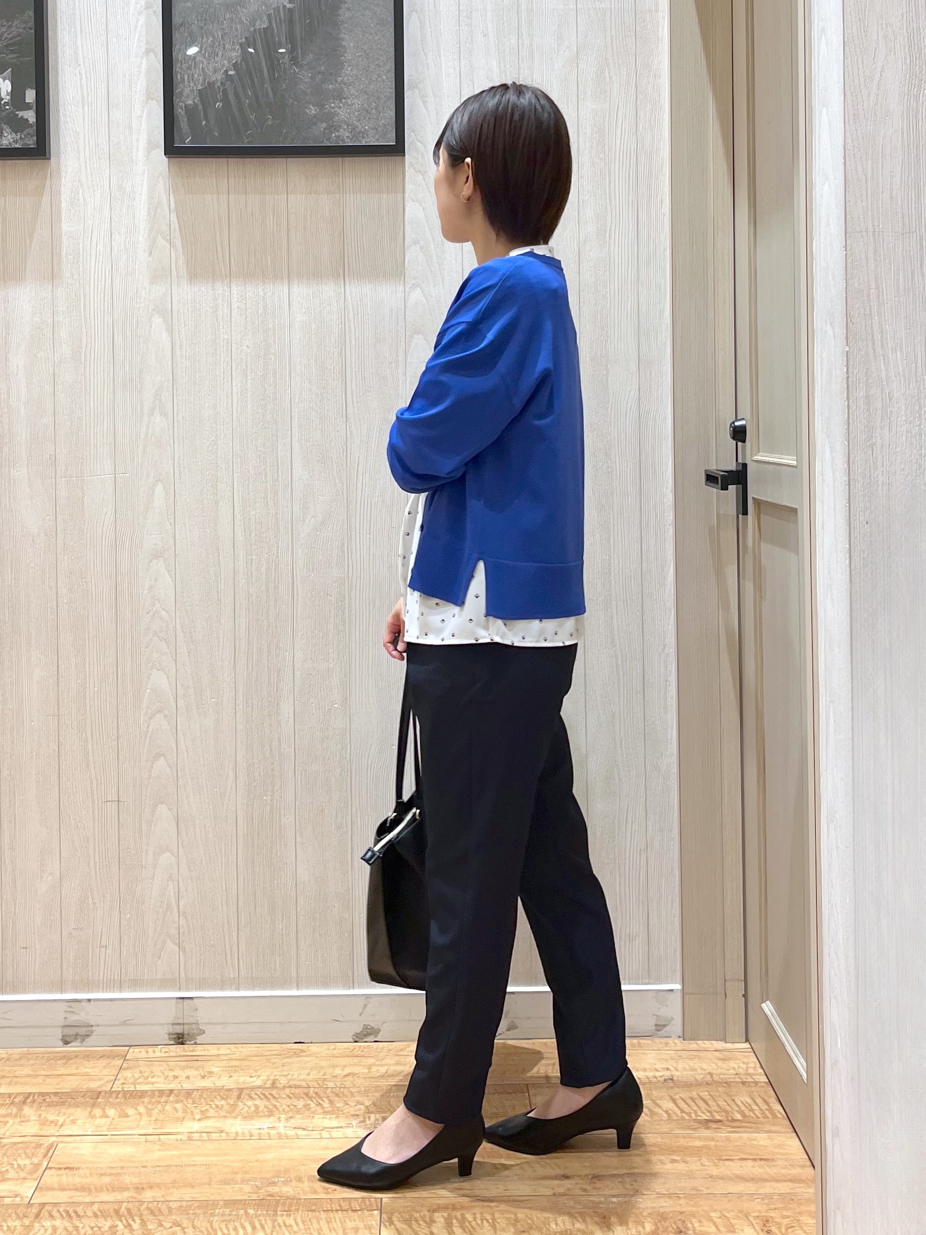 shirayuuuさんの「SHOO･LA･RUE｜【洗濯機可/UV】さらっとしたタッチが心地よい ショート丈 Vネックカーディガン」を使ったコーディネート