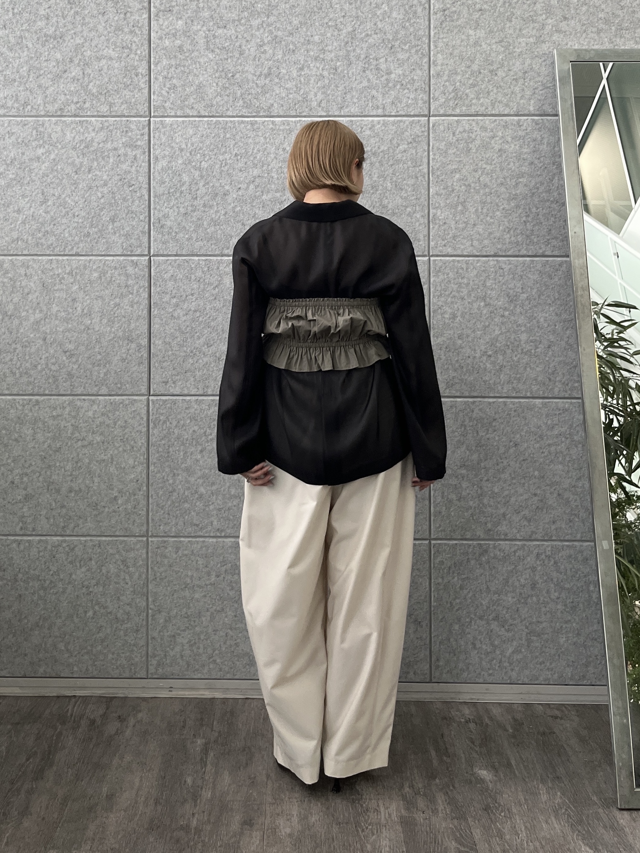 Harukaさんの「INDIVI｜シャーリングチューブトップ」を使ったコーディネート
