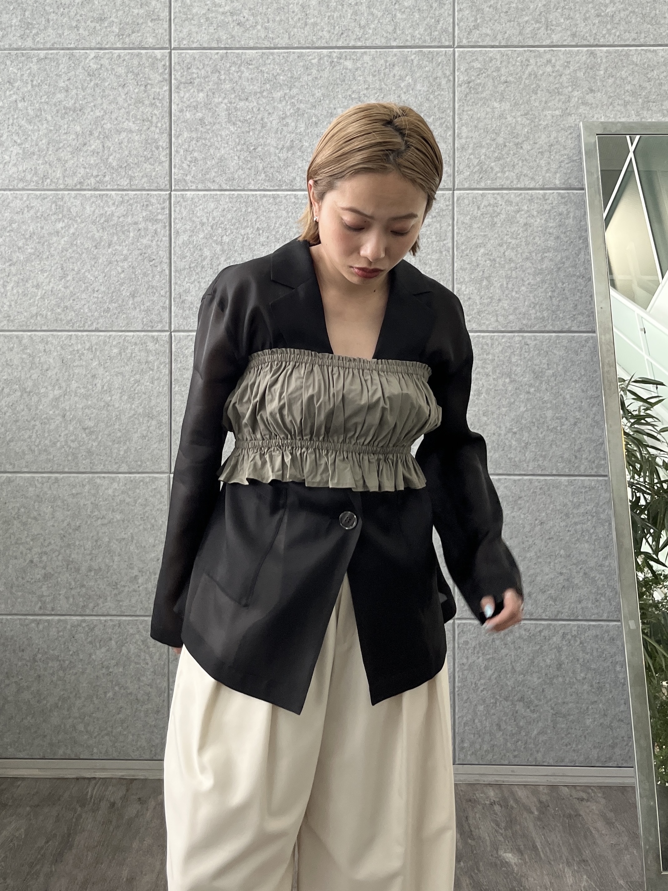 Harukaさんの「INDIVI｜シャーリングチューブトップ」を使ったコーディネート