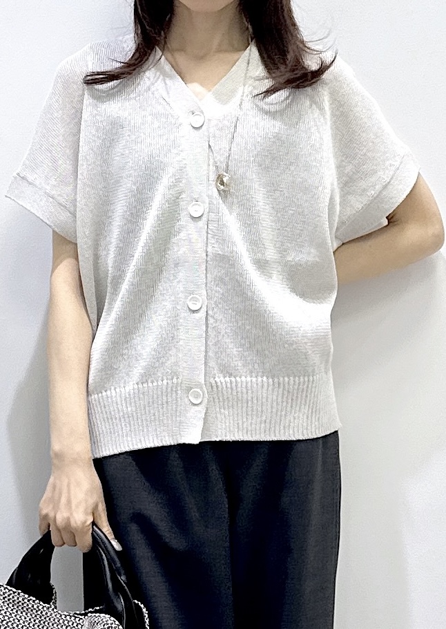 Miwaさんの「UNTITLED｜【洗える/清涼感】ドライタッチスリーブレスカーディガン」を使ったコーディネート
