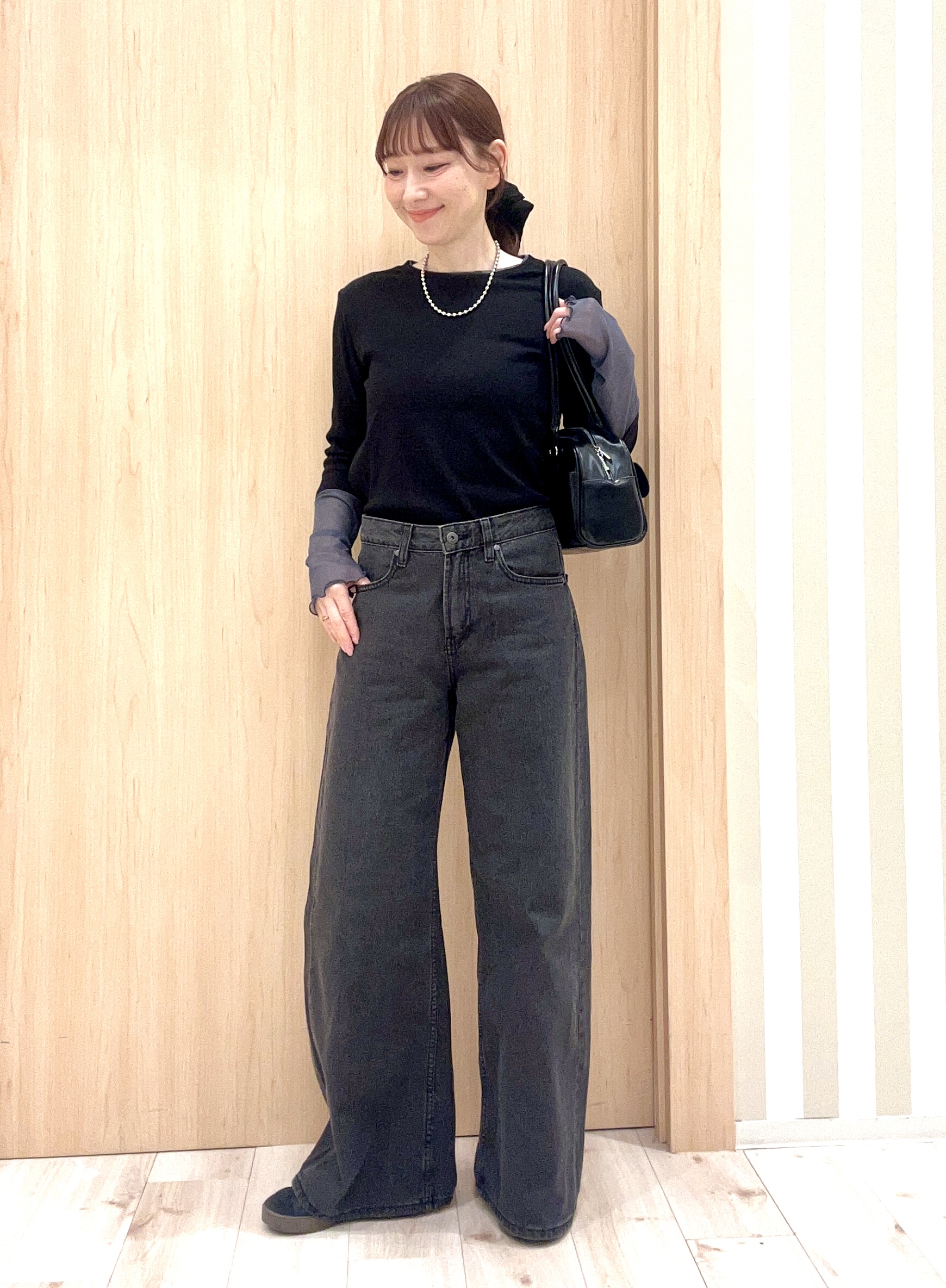 ririさんの「SHOO･LA･RUE｜【SHOO・LA・RUE DENIM/S-LL】体型カバーにも バギーデニムワイドパンツ」を使ったコーディネート