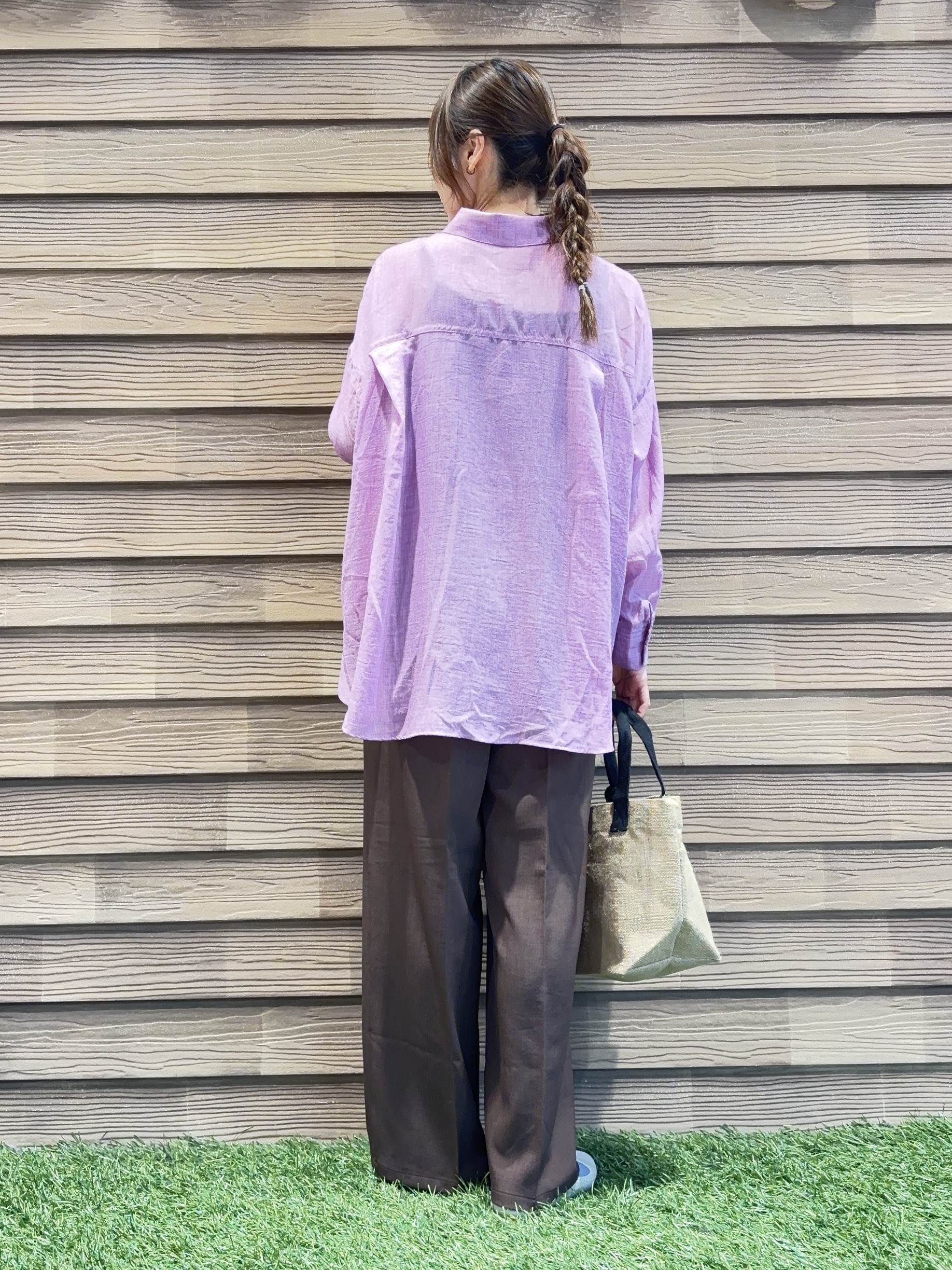 himiさんの「SHOO･LA･RUE｜【体型カバー】ふんわり質感 やわらかこなれシアーシャツ」を使ったコーディネート