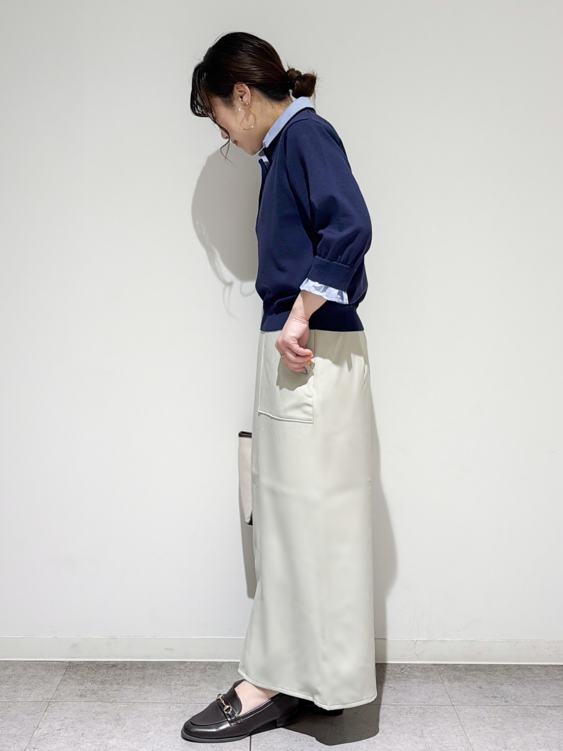 すずママさんの「OPAQUE.CLIP｜シャツレイヤード風ポロニット【洗濯機OK】」を使ったコーディネート
