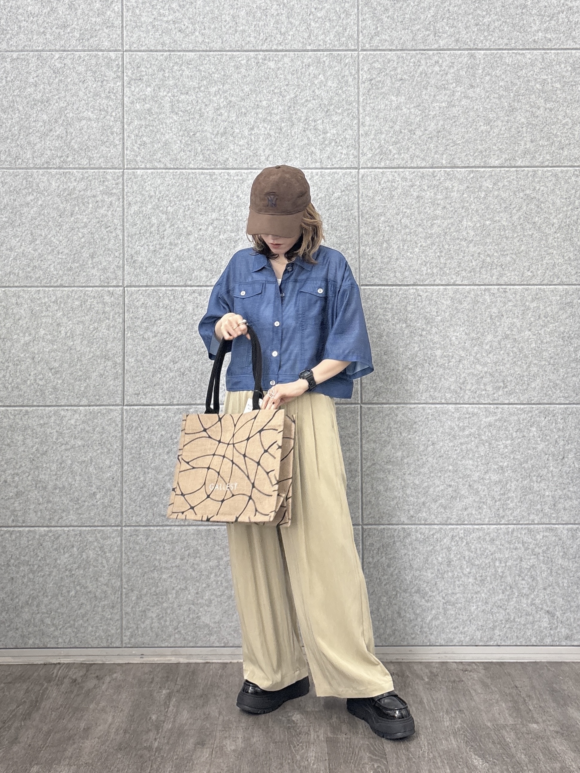 kotakiさんの「INDIVI｜デニムプリントシアーシャツ【接触冷感】」を使ったコーディネート