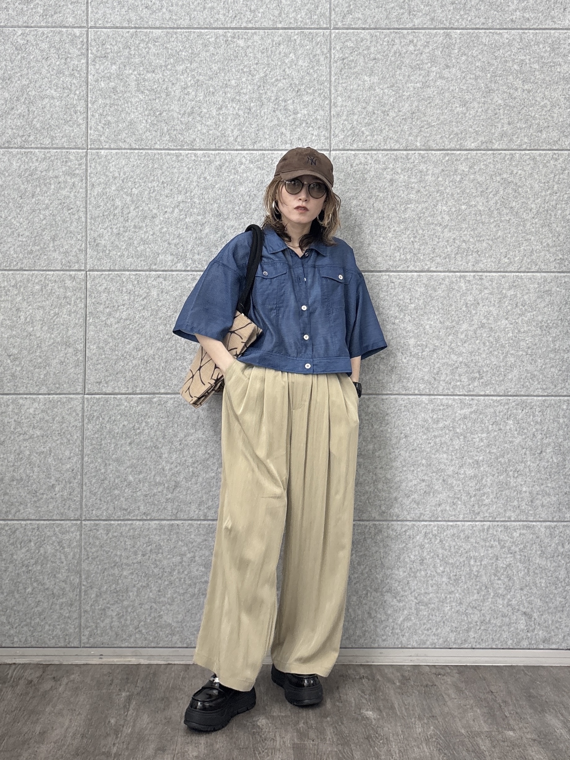 kotakiさんの「INDIVI｜デニムプリントシアーシャツ【接触冷感】」を使ったコーディネート