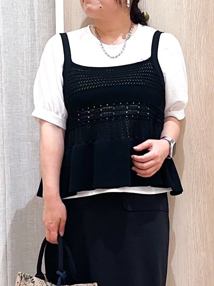 naoさんの「grove｜【2点SET】着るだけで完成、透かし編みニットビスチェ&times;ブラウス」を使ったコーディネート