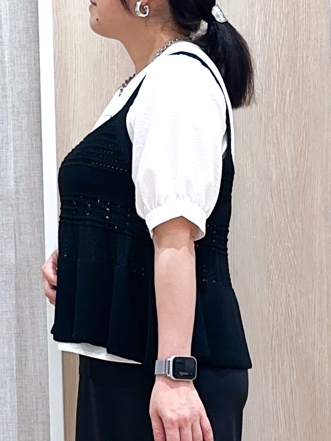 naoさんの「grove｜【2点SET】着るだけで完成、透かし編みニットビスチェ&times;ブラウス」を使ったコーディネート