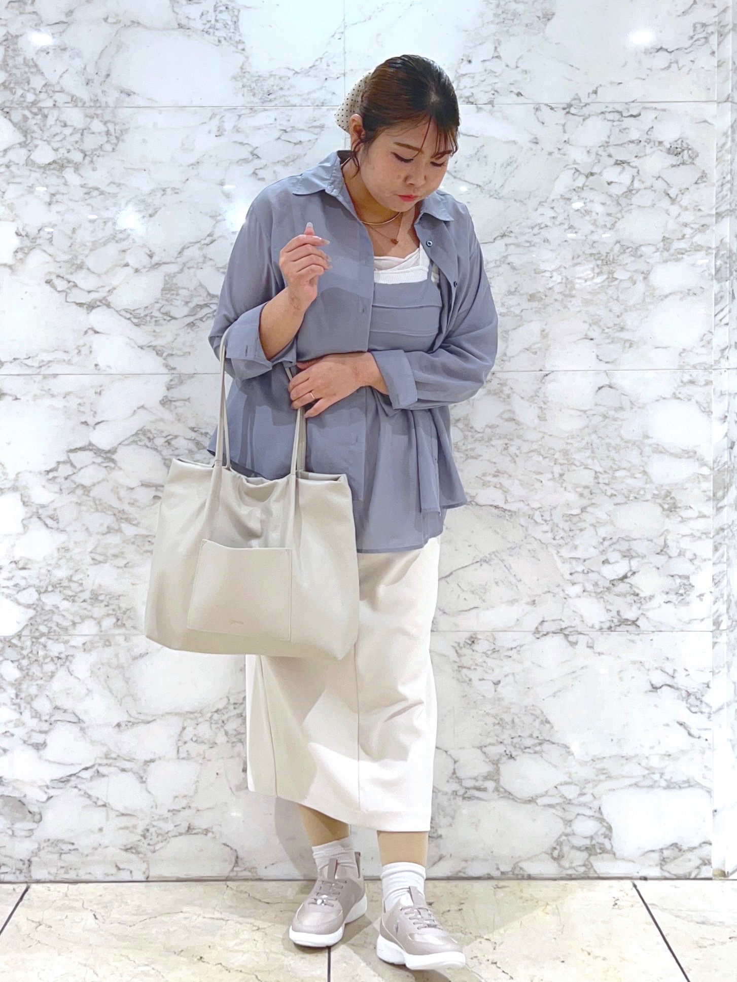 ARISAさんの「grove｜【撥水／シルエット2WAY】軽やかミドルトレンチコート」を使ったコーディネート