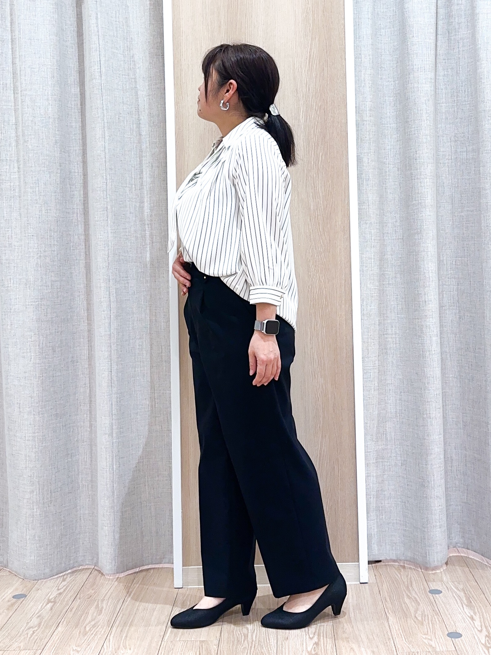 naoさんの「grove｜高評価！【貴島明日香さん着用・洗える】チャーム付きマルチWAYボウタイブラウス」を使ったコーディネート