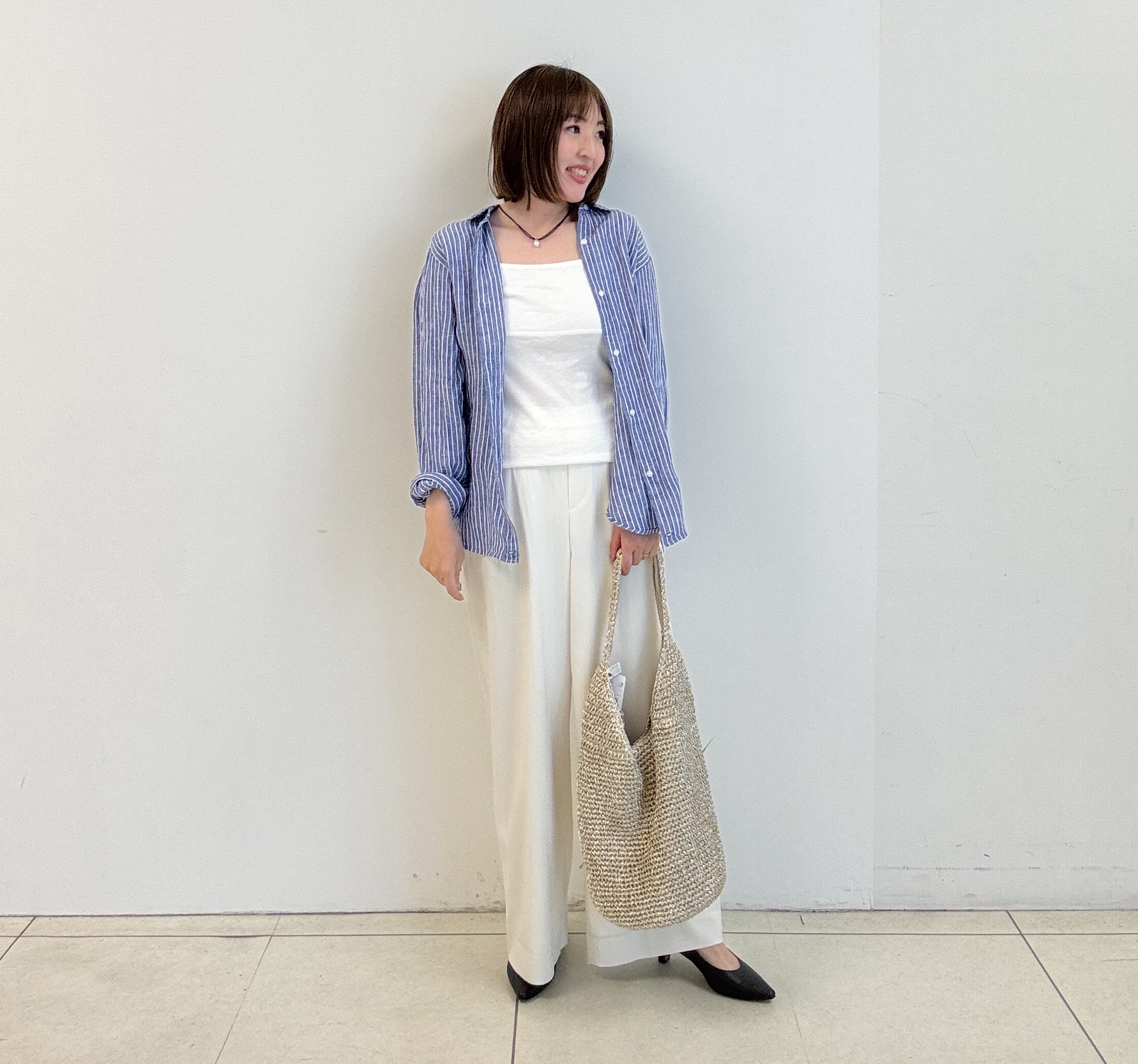 yoshiyaさんの「INDIVI｜【接触冷感／2WAY】カシュクールリネンシャツ」を使ったコーディネート