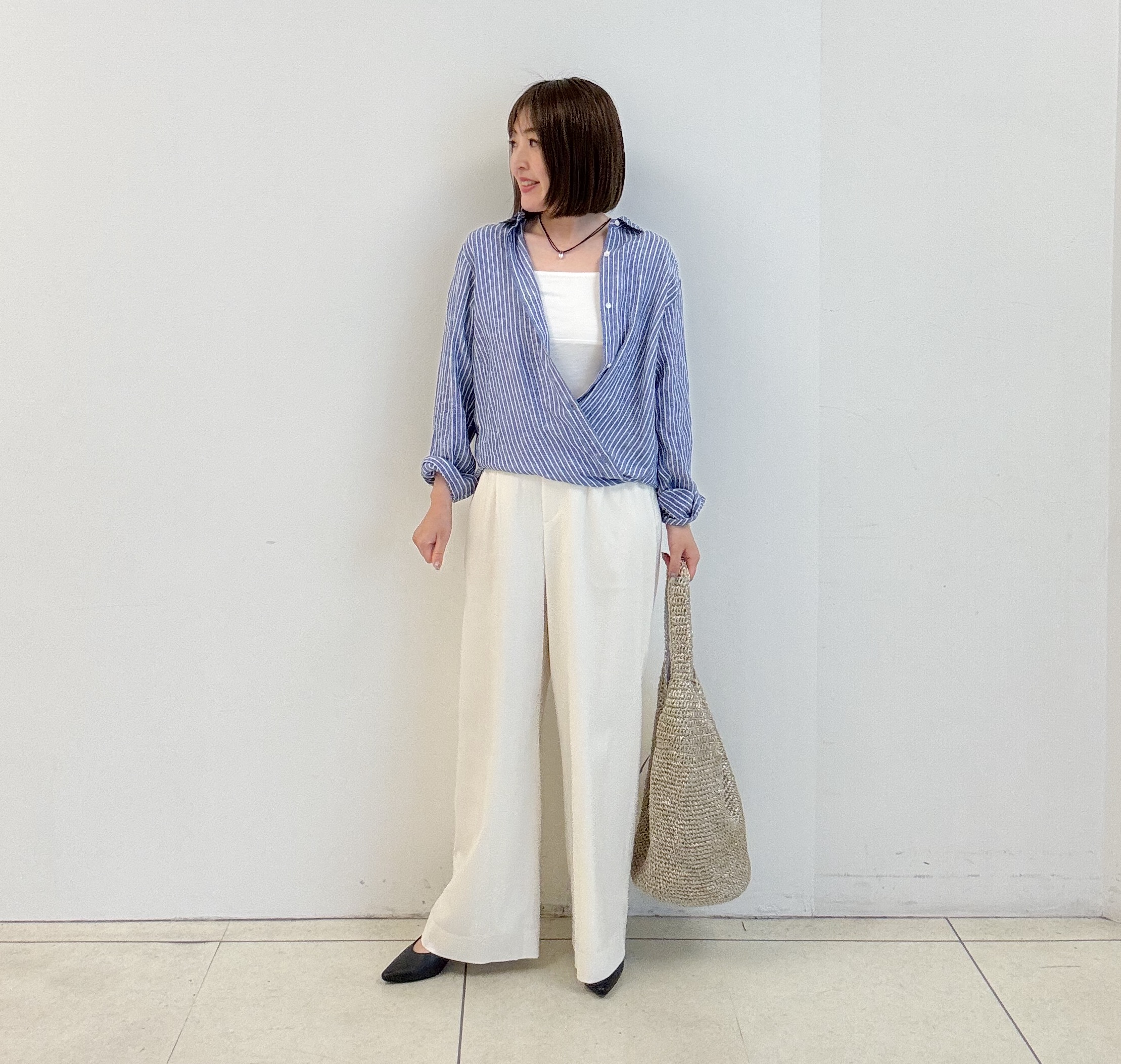 yoshiyaさんの「INDIVI｜【接触冷感／2WAY】カシュクールリネンシャツ」を使ったコーディネート