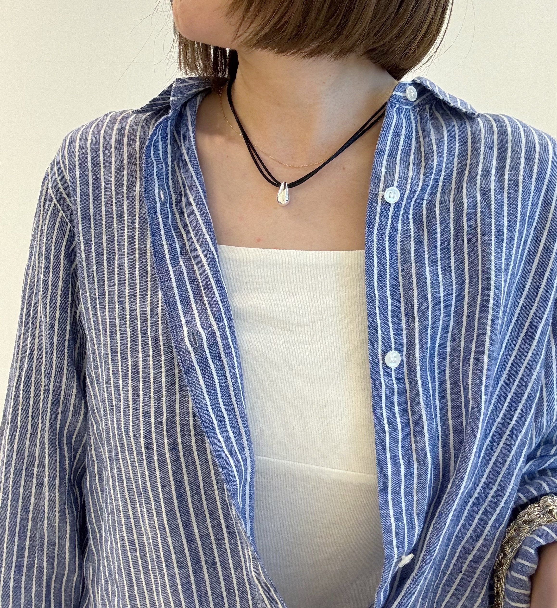 yoshiyaさんの「INDIVI｜【接触冷感／2WAY】カシュクールリネンシャツ」を使ったコーディネート